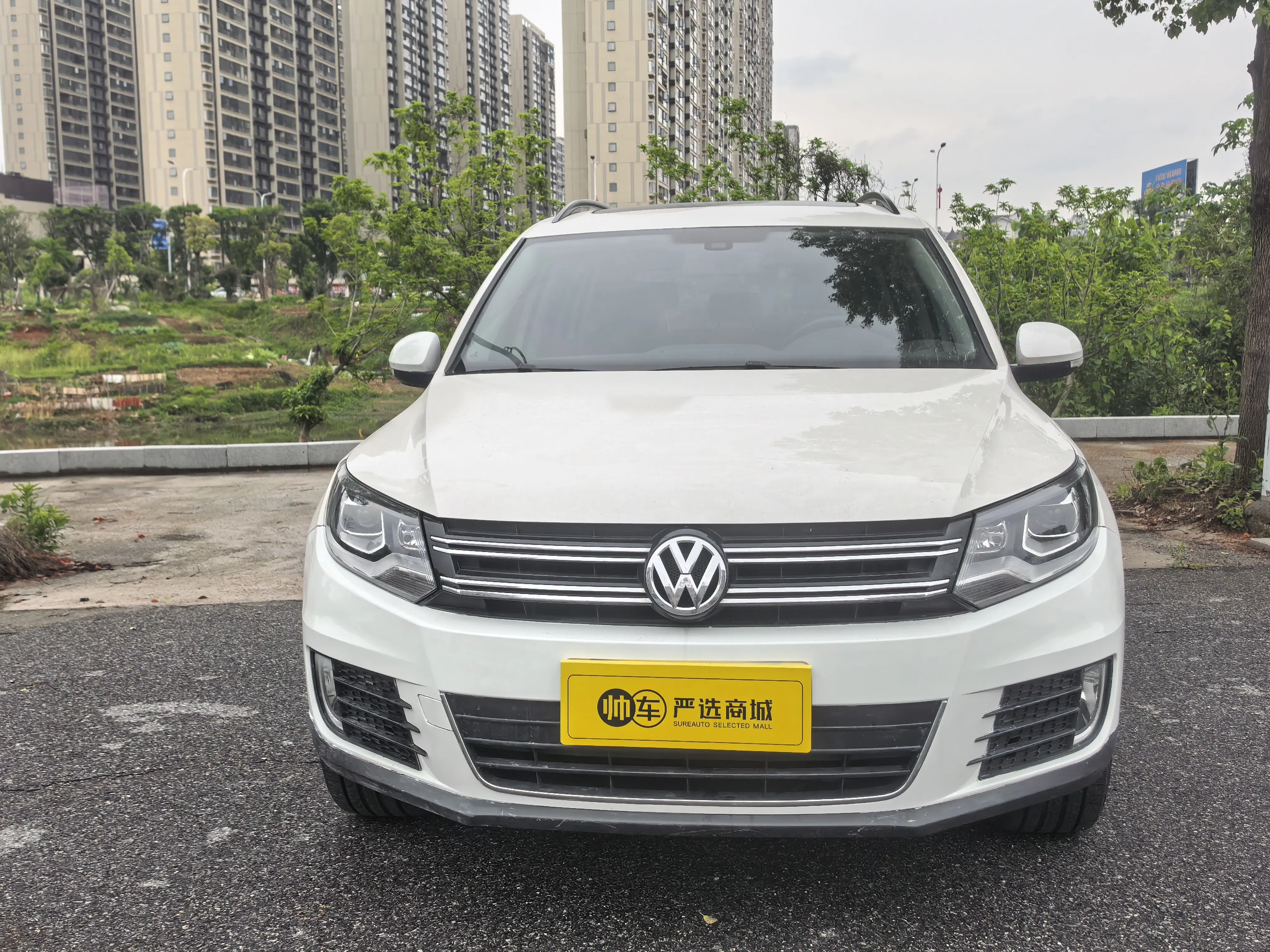 Volkswagen Tiguan (Tharu)