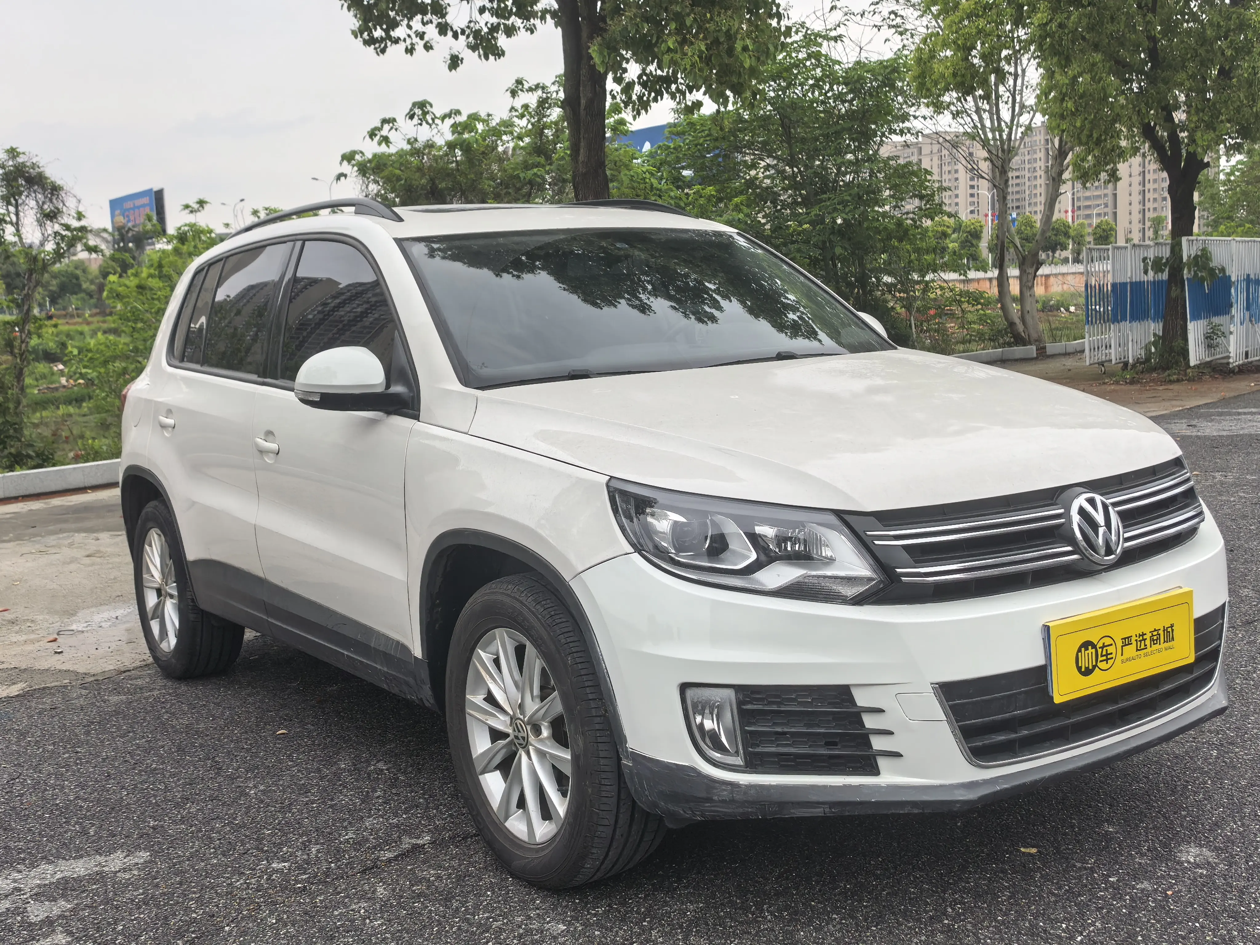 Volkswagen Tiguan (Tharu)