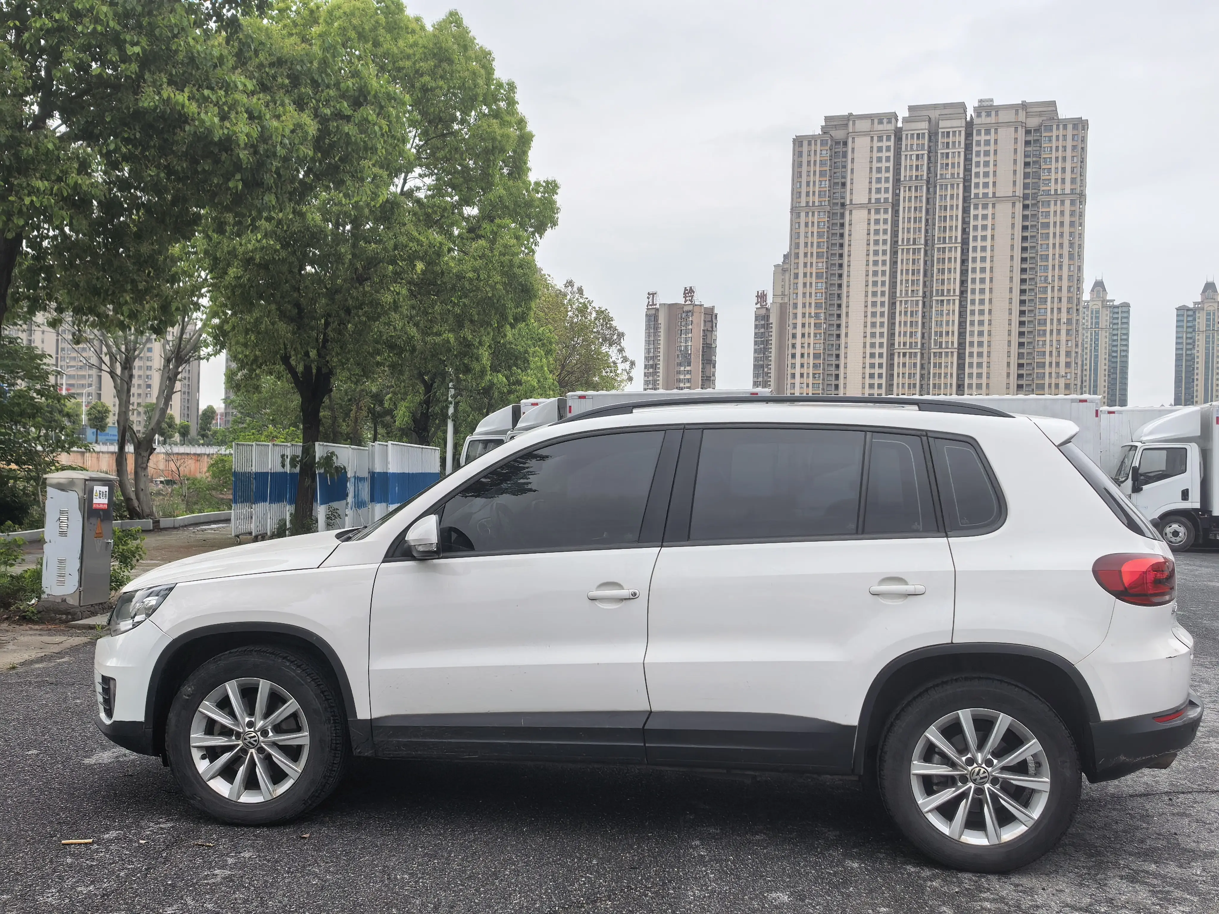 Volkswagen Tiguan (Tharu)