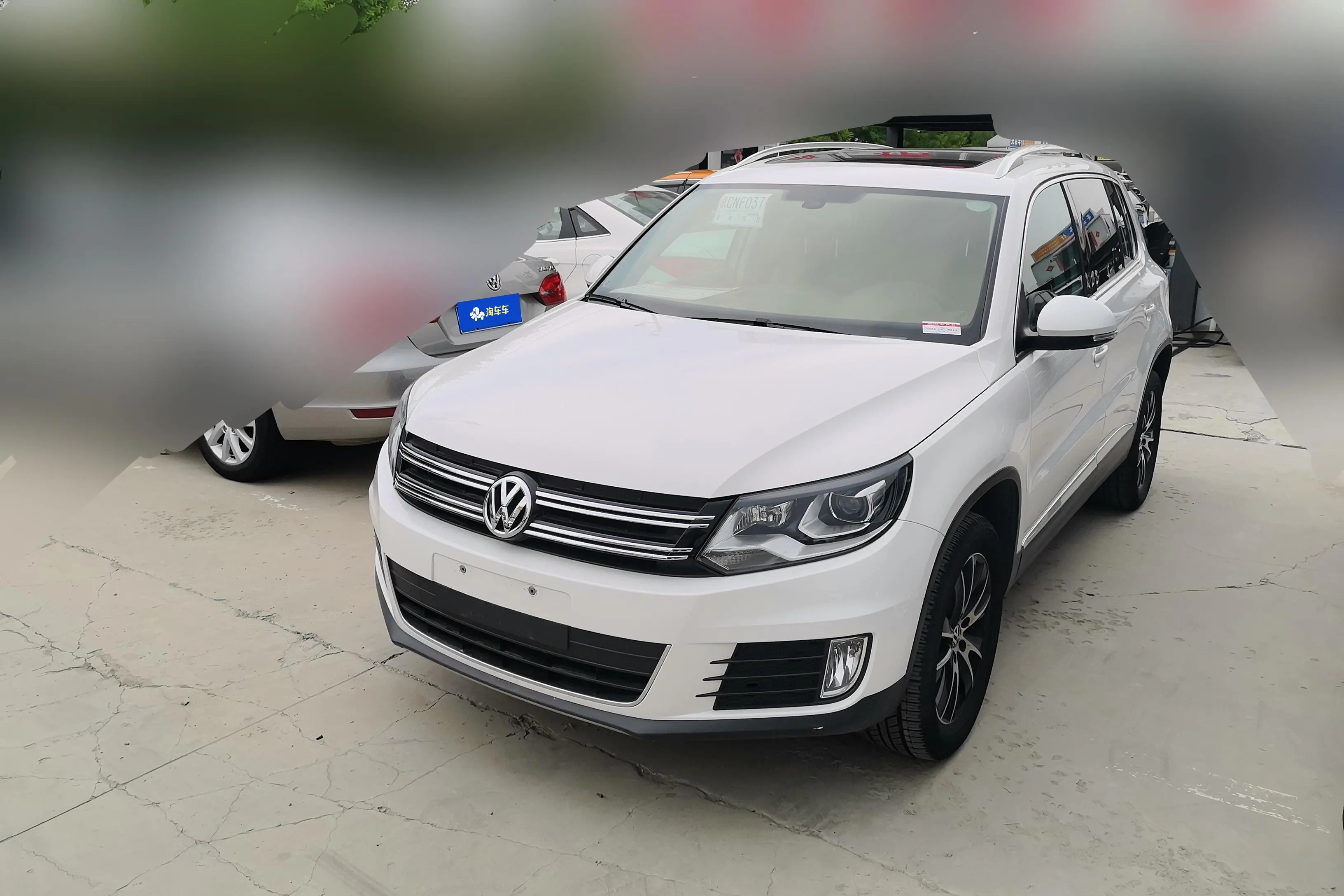 Volkswagen Tiguan (Tharu)