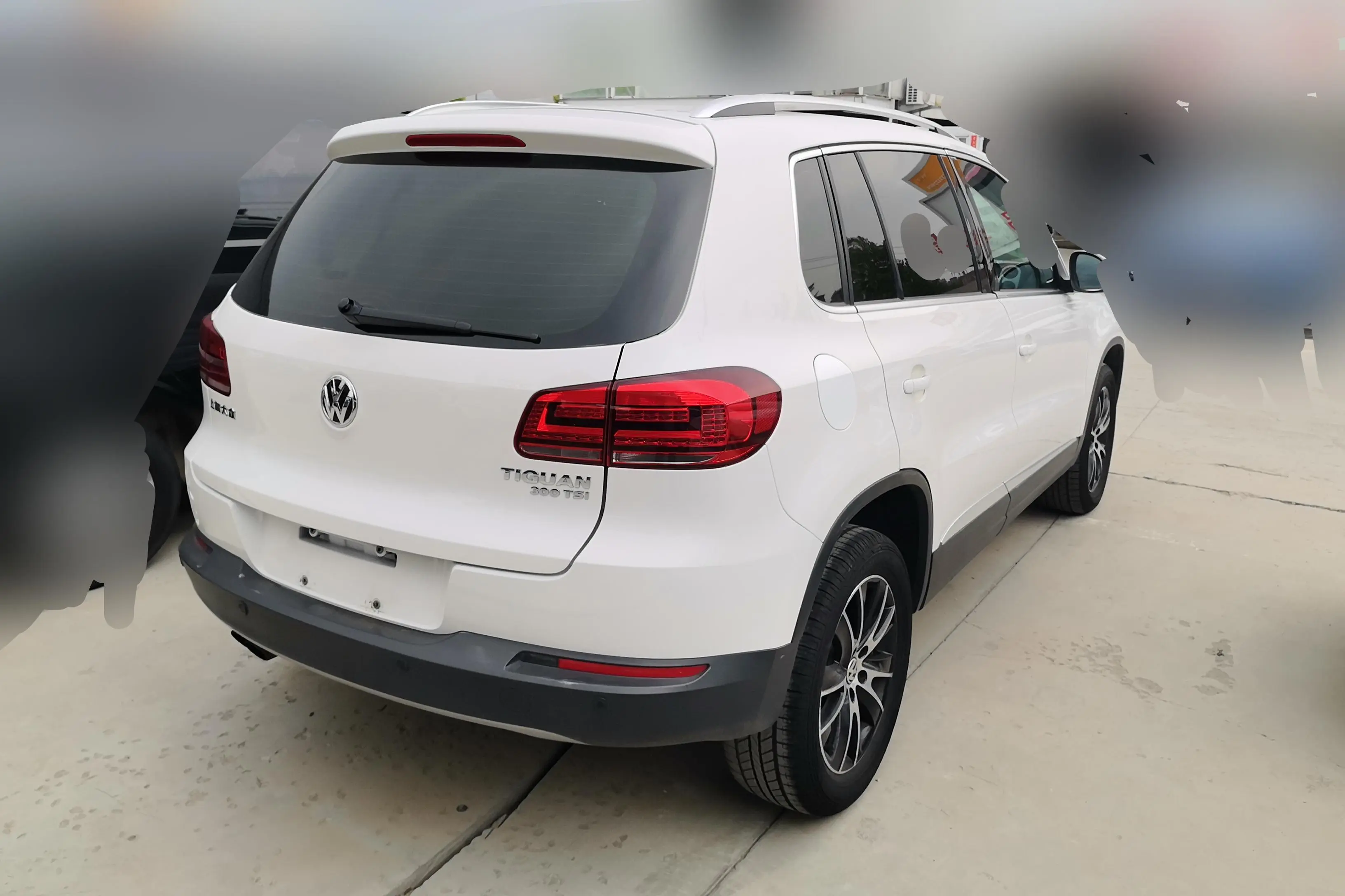 Volkswagen Tiguan (Tharu)