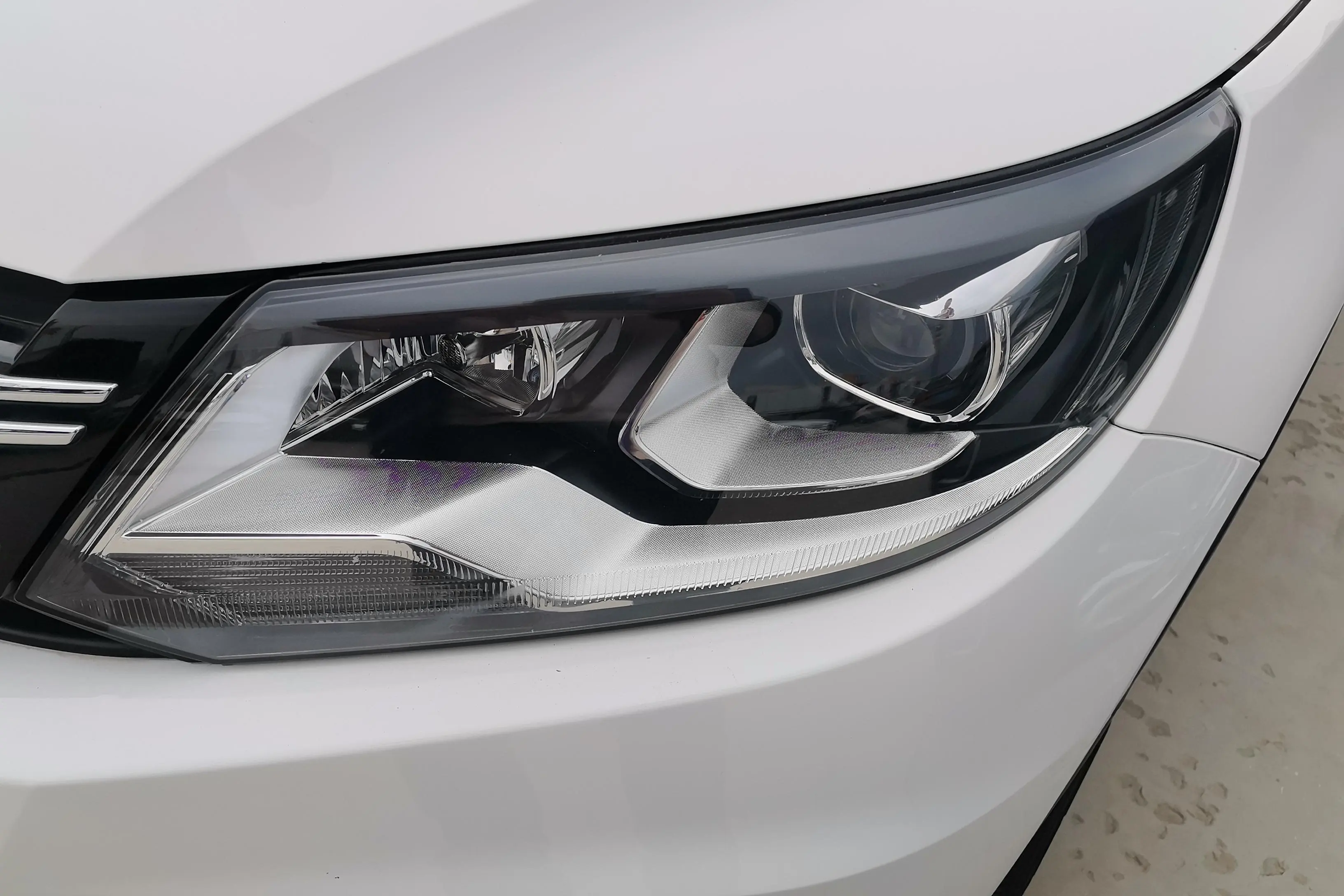Volkswagen Tiguan (Tharu)