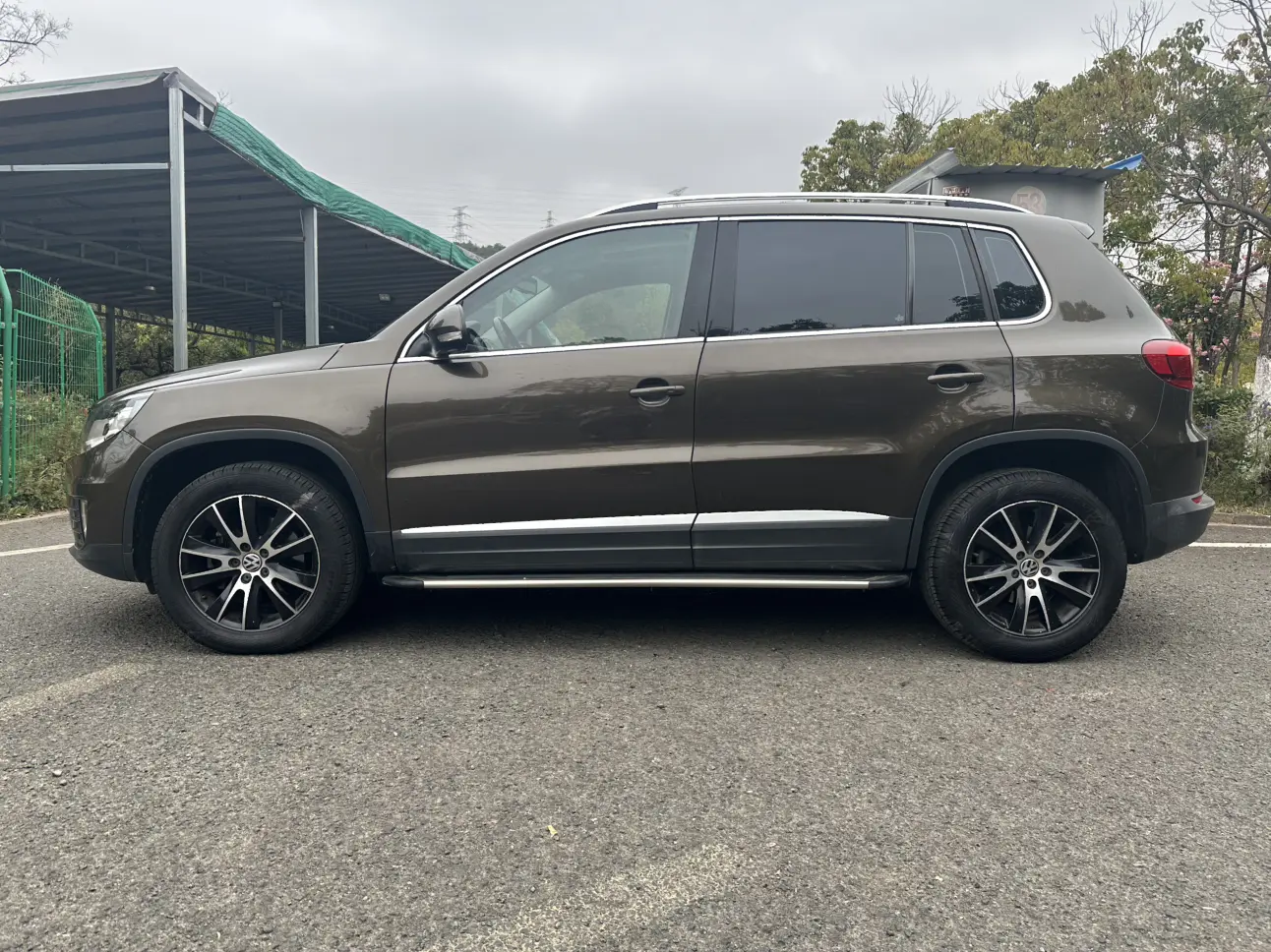 Volkswagen Tiguan (Tharu)