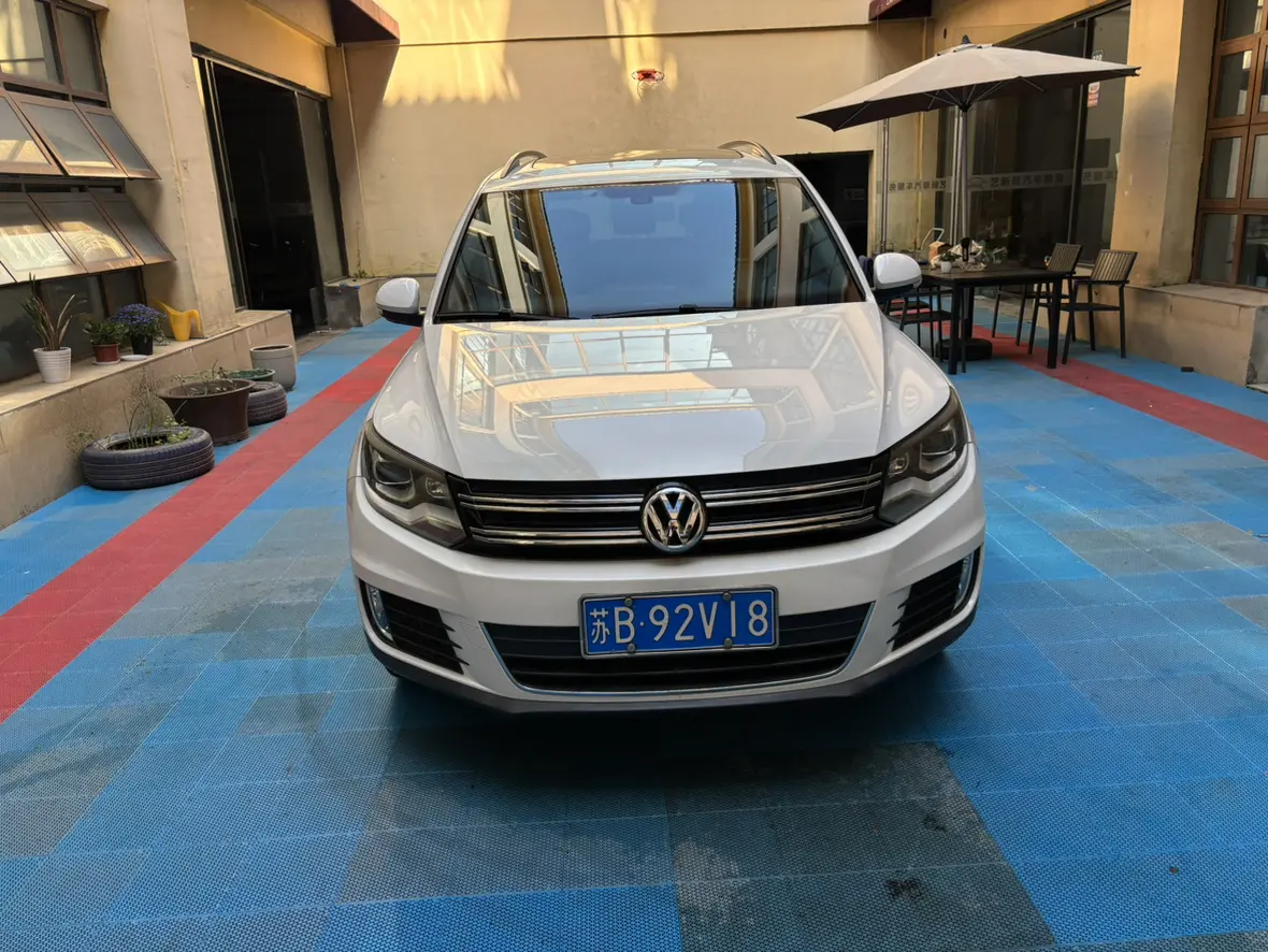 Volkswagen Tiguan (Tharu)