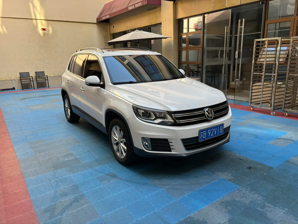 Volkswagen Tiguan (Tharu)