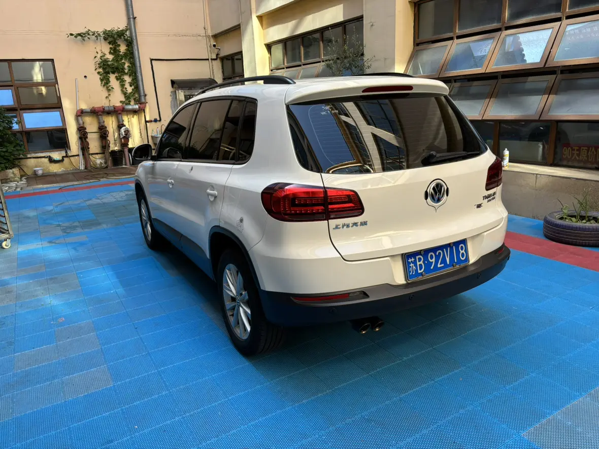 Volkswagen Tiguan (Tharu)