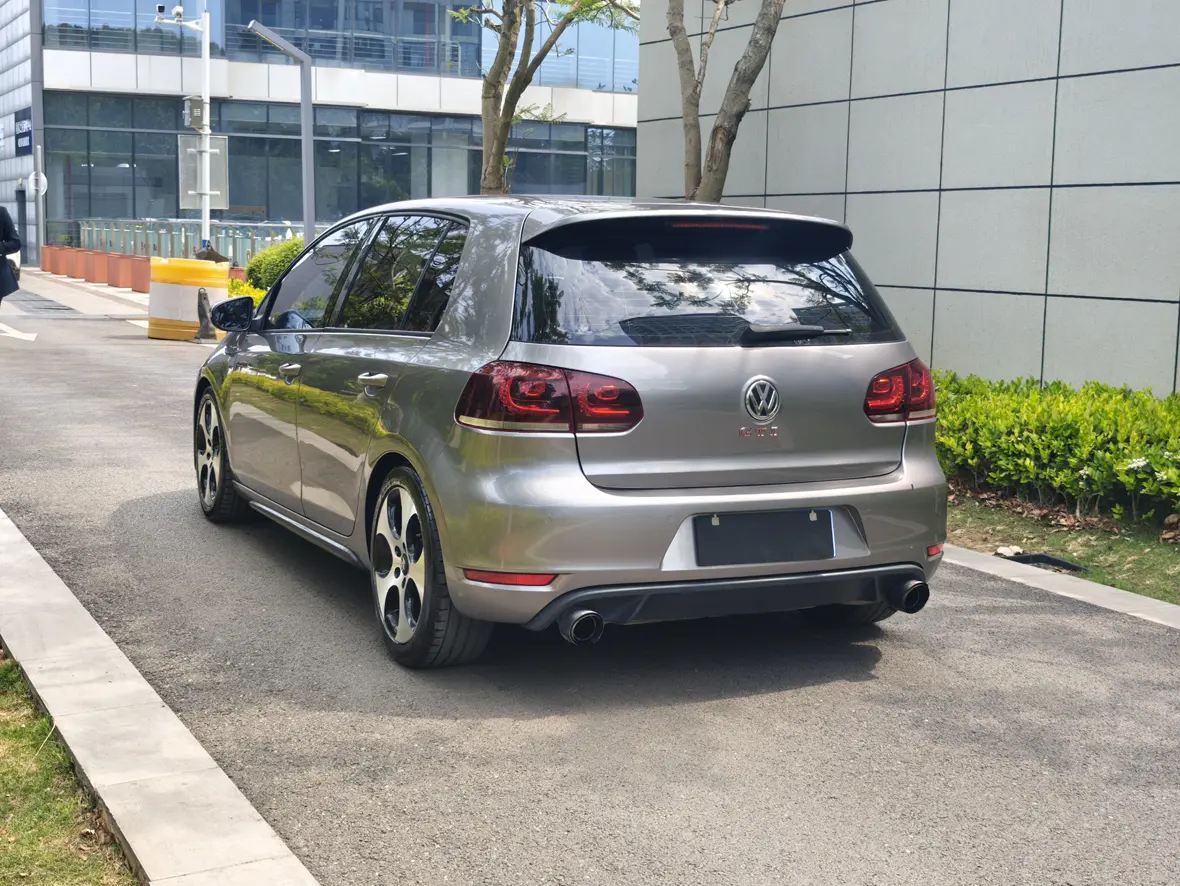 Volkswagen Golf GTI