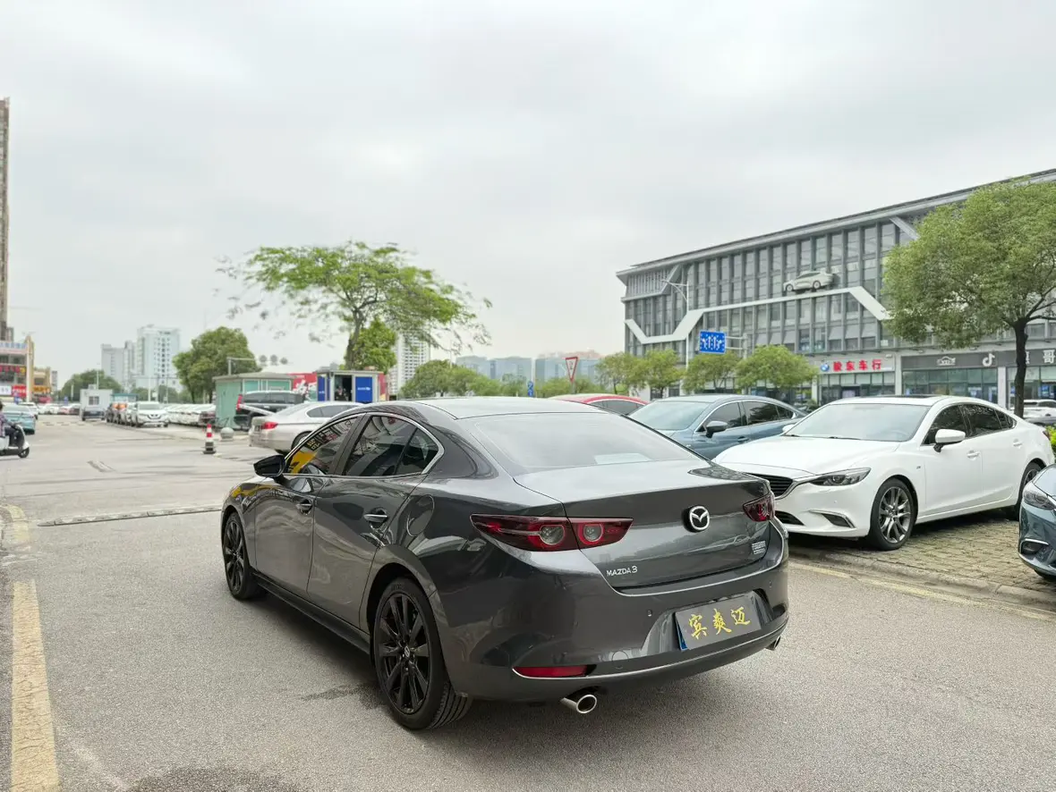 Mazda Axela