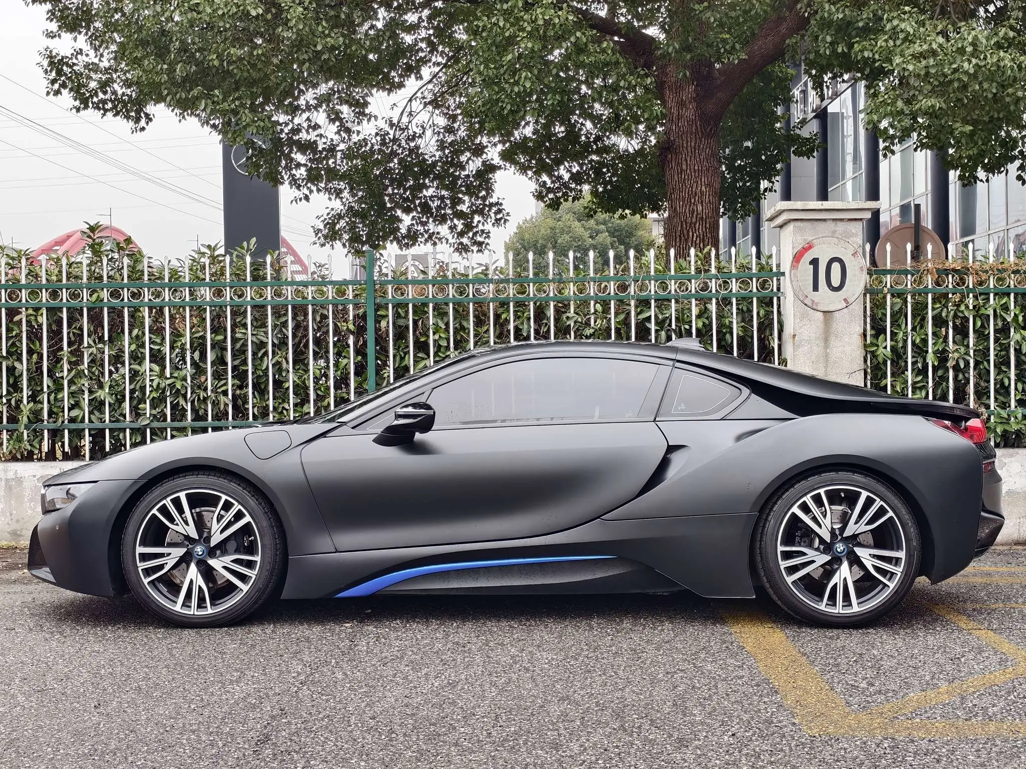 BMW i8