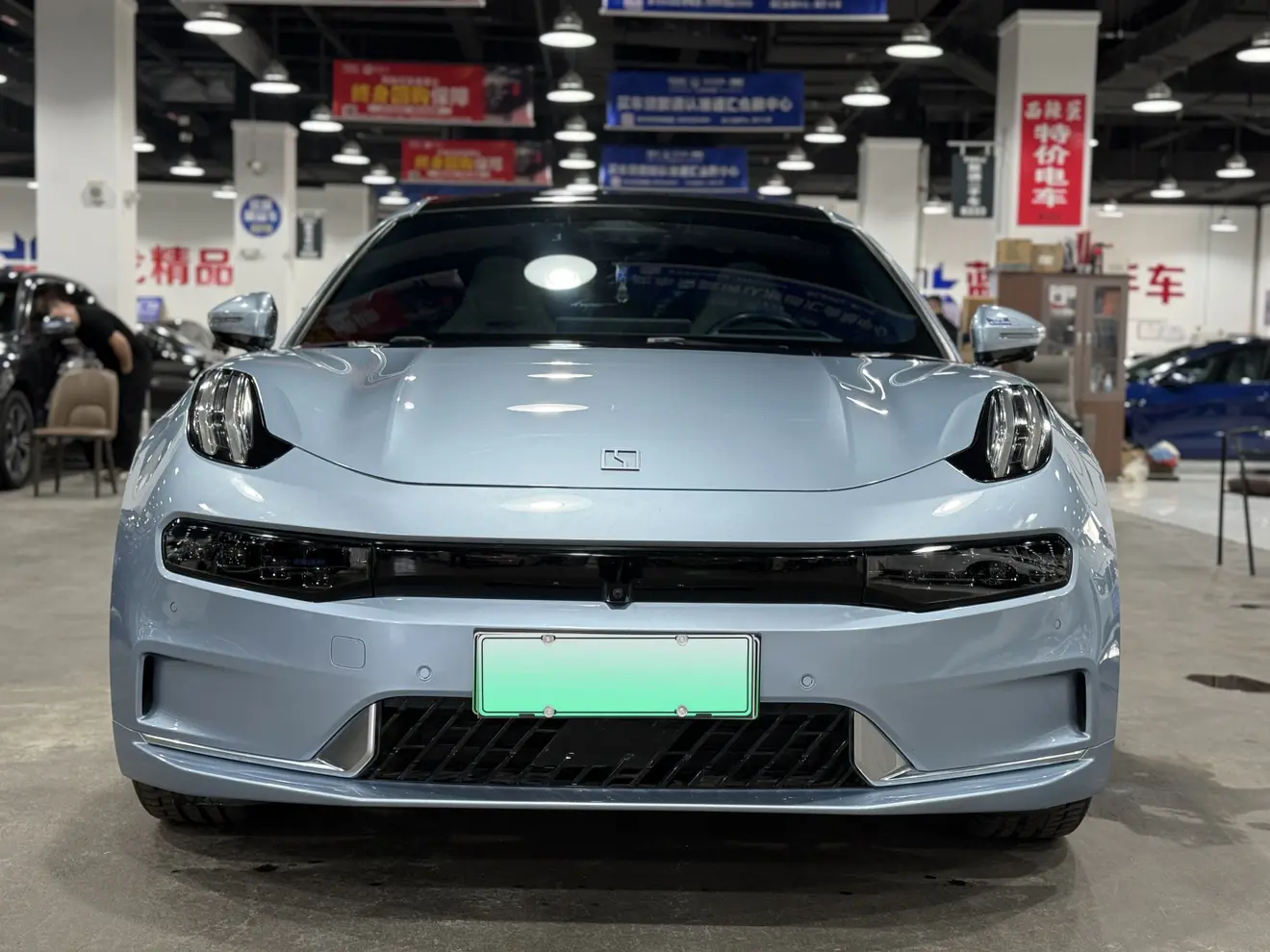 ZEEKR 001
