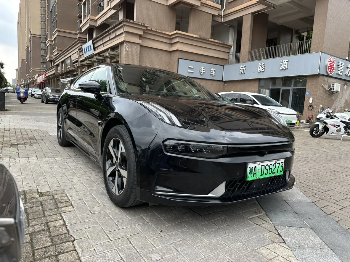 ZEEKR 001