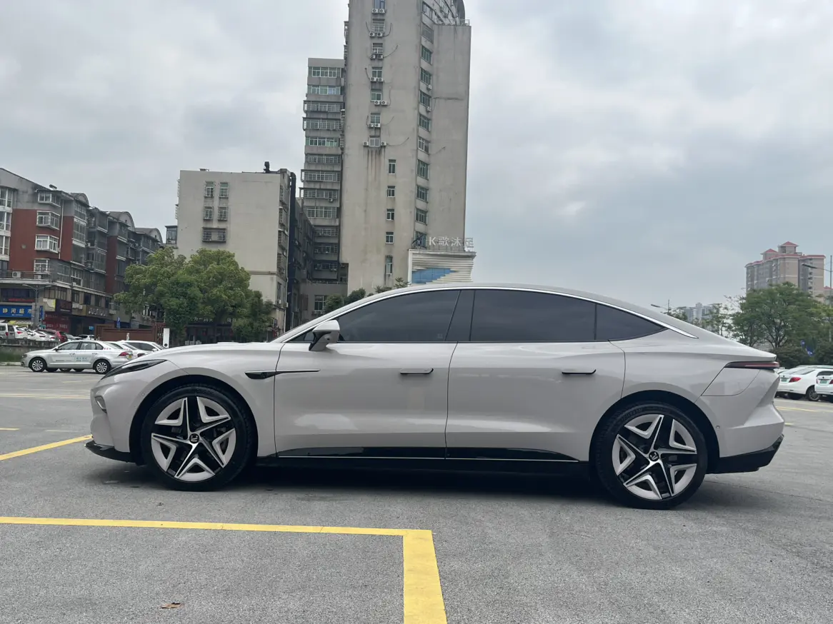 Rising Auto Feifan F7