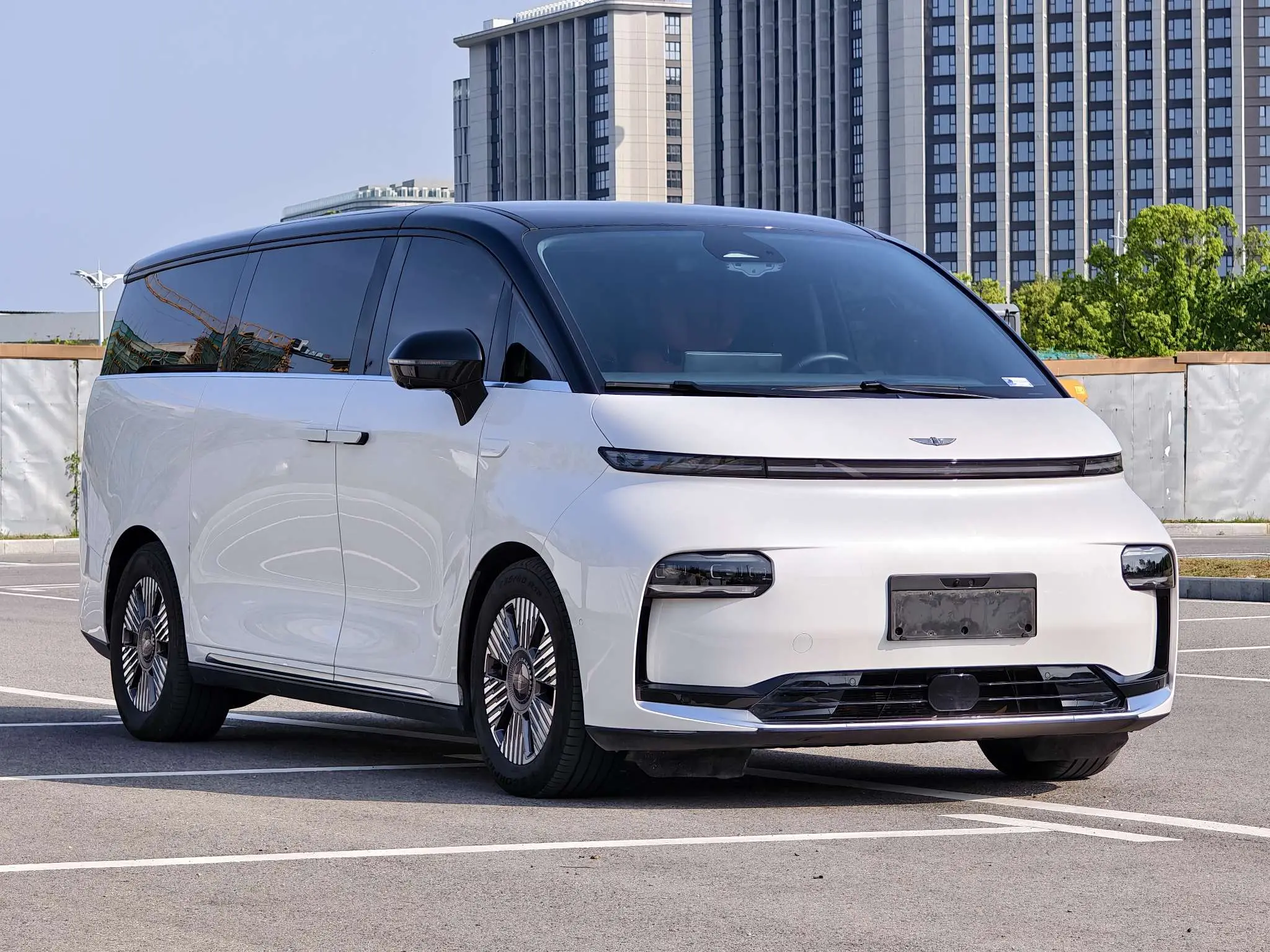 Geely Yizhen L380