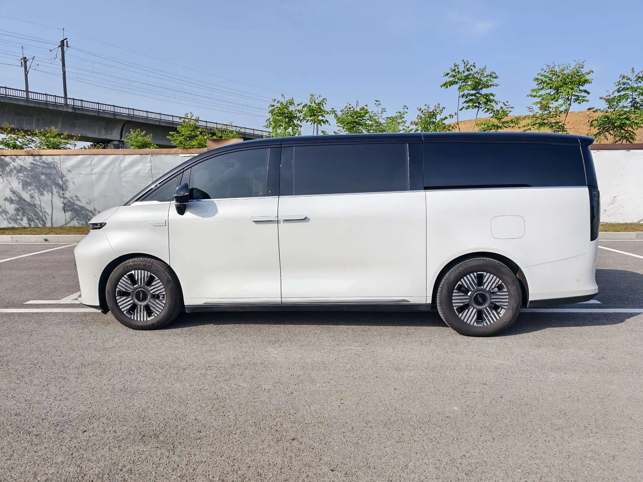 Geely Yizhen L380