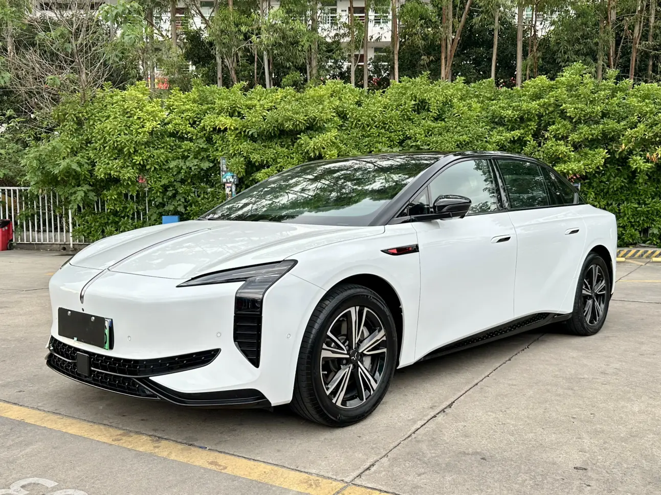 Hongqi EH7
