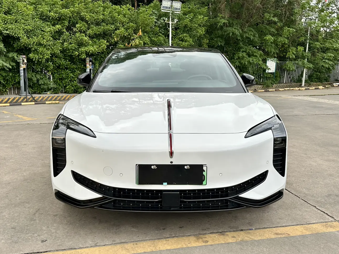 Hongqi EH7