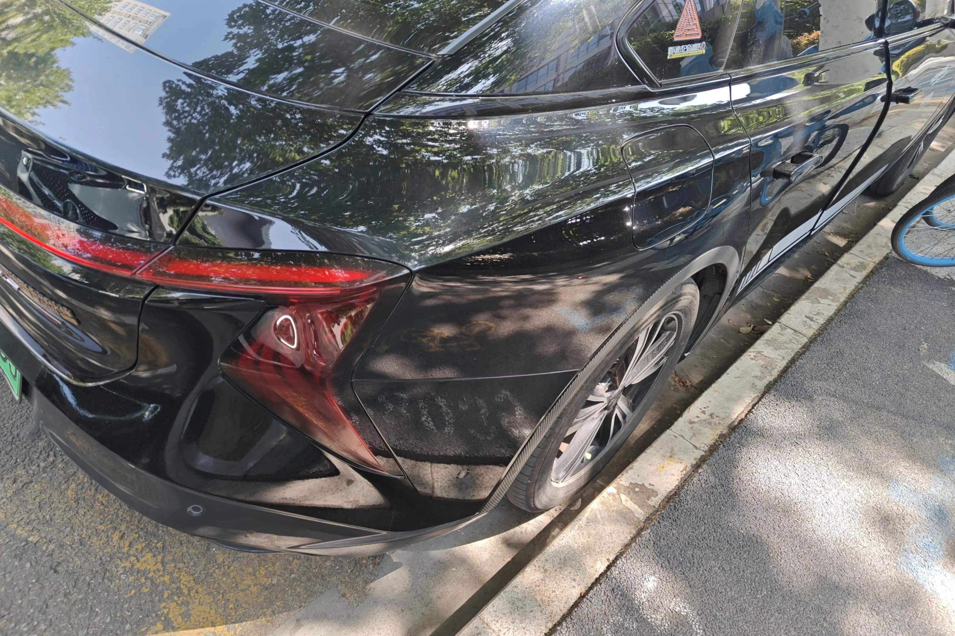 Hongqi EH7