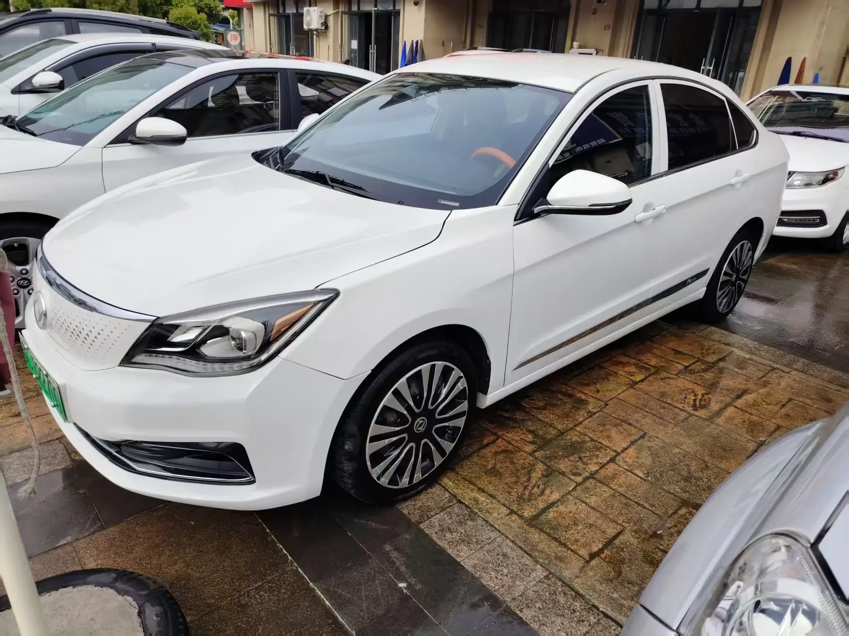 Dongfeng Fengshen E70