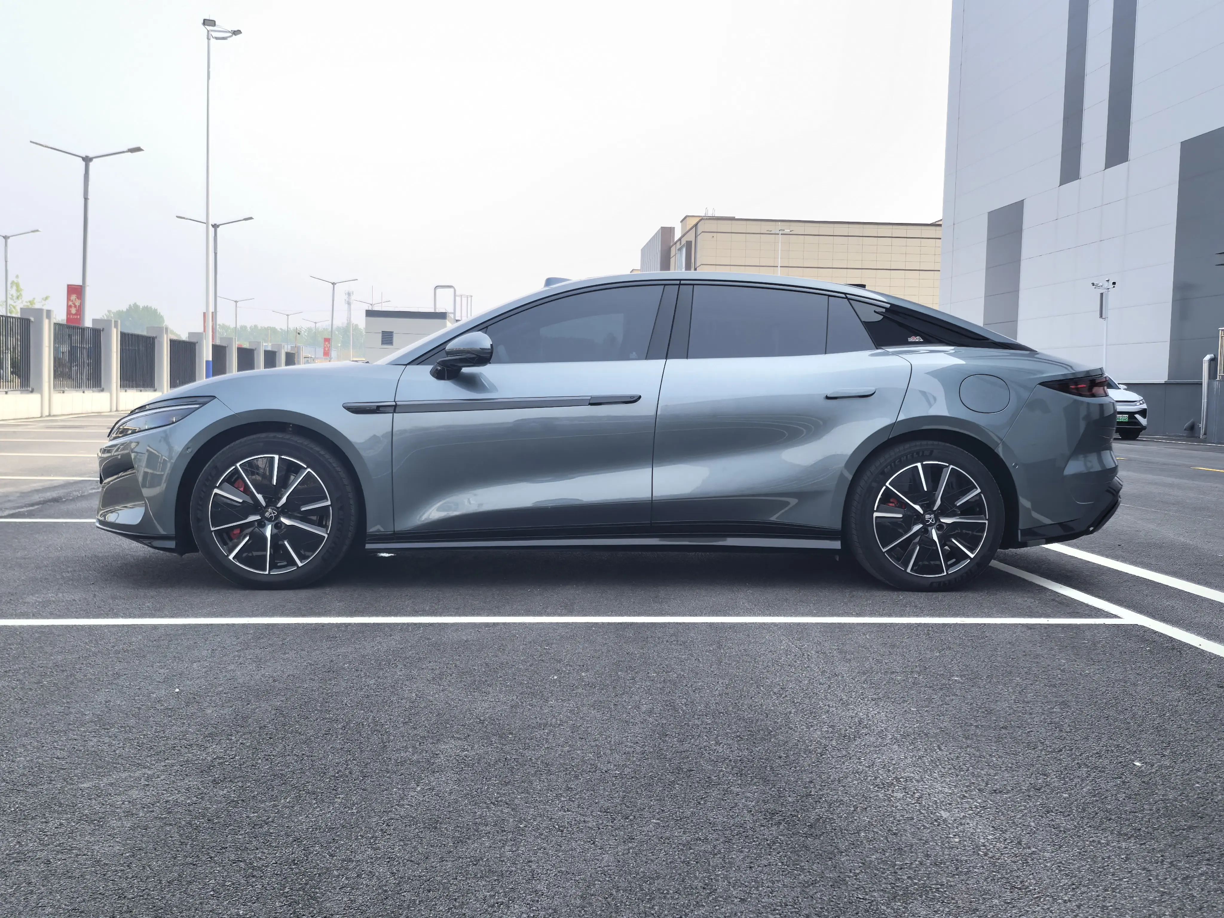 BYD Han L EV