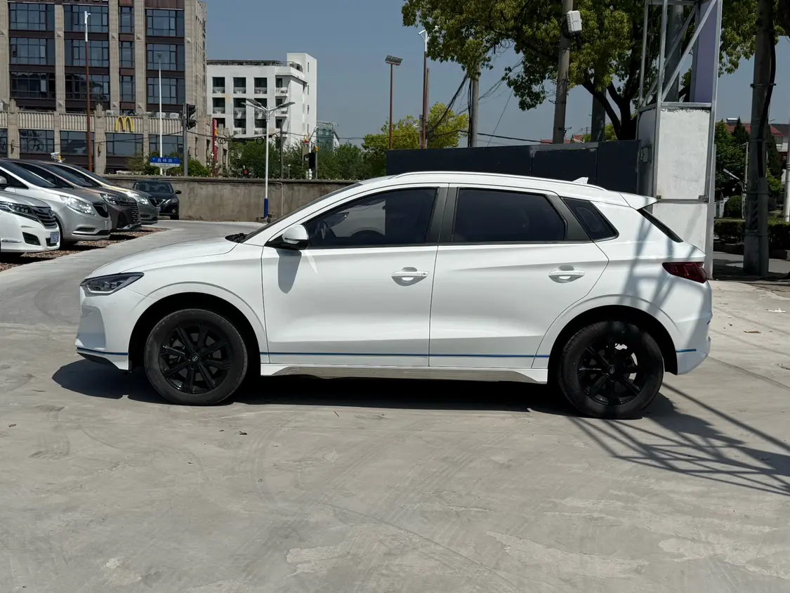 BYD e2