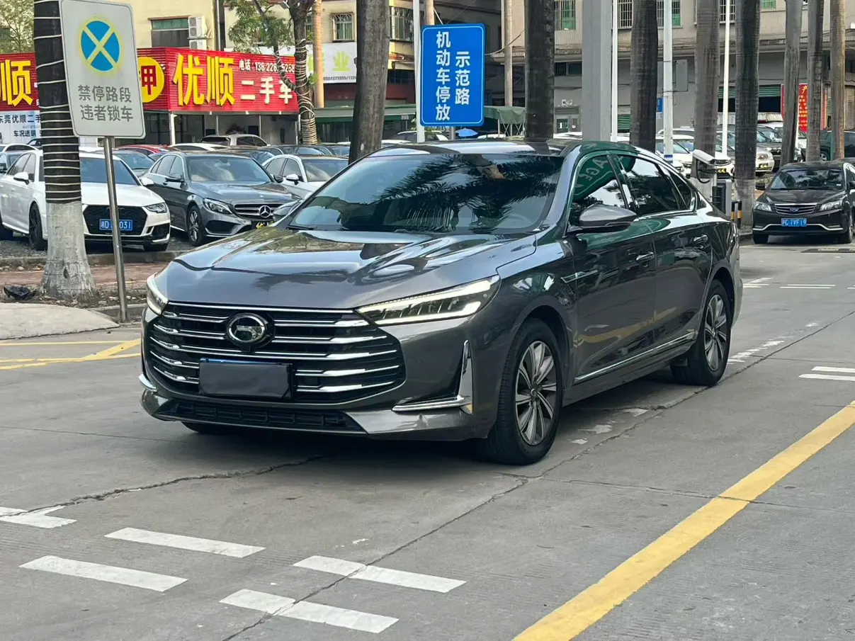 GAC Trumpchi GA8