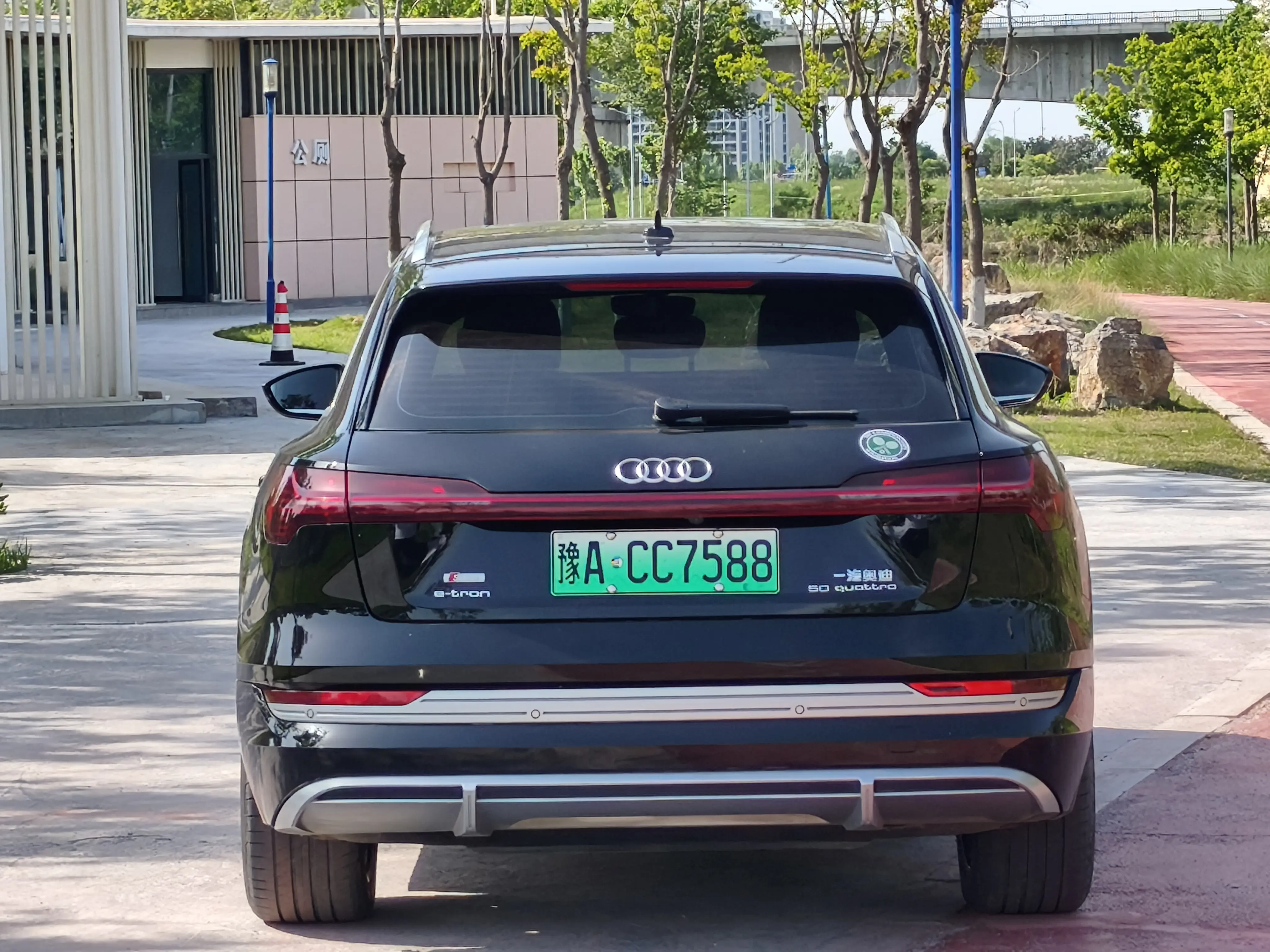 Audi e-tron