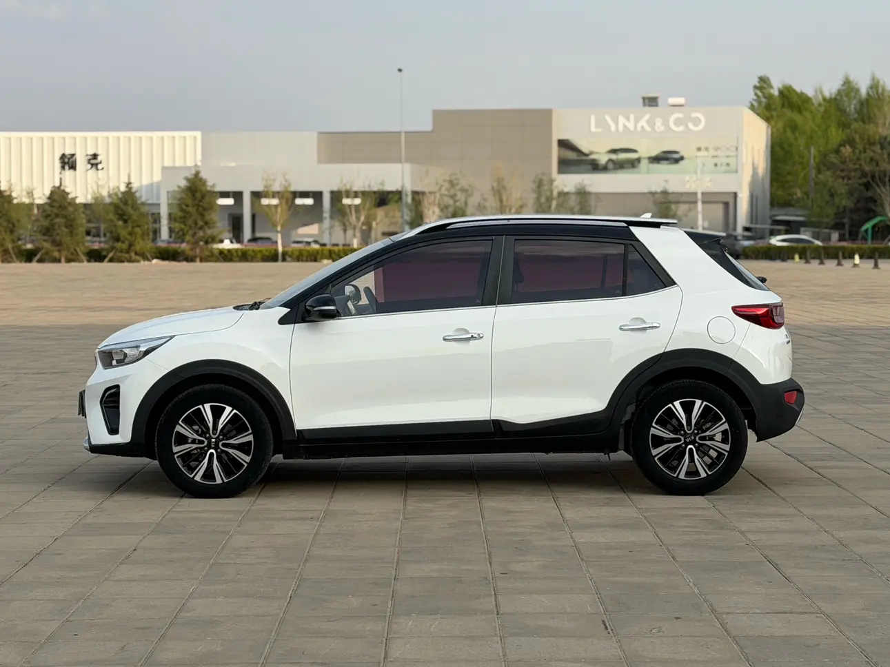 Kia KX1