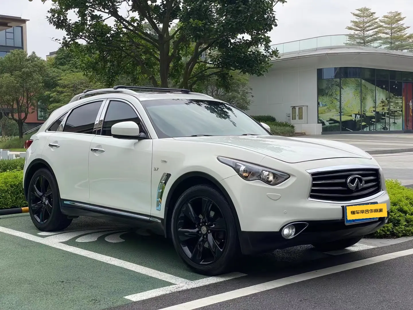 Infiniti QX70
