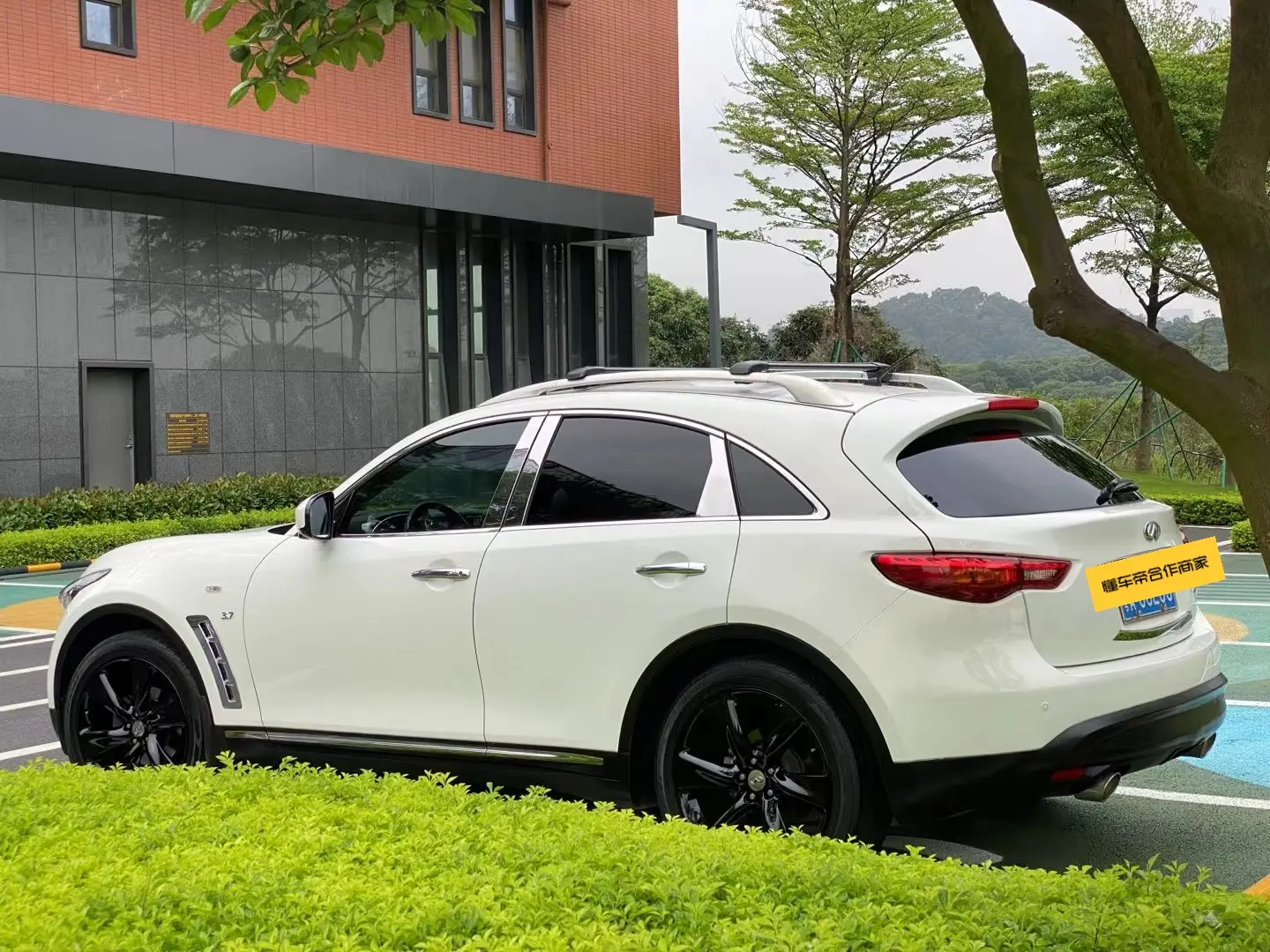 Infiniti QX70