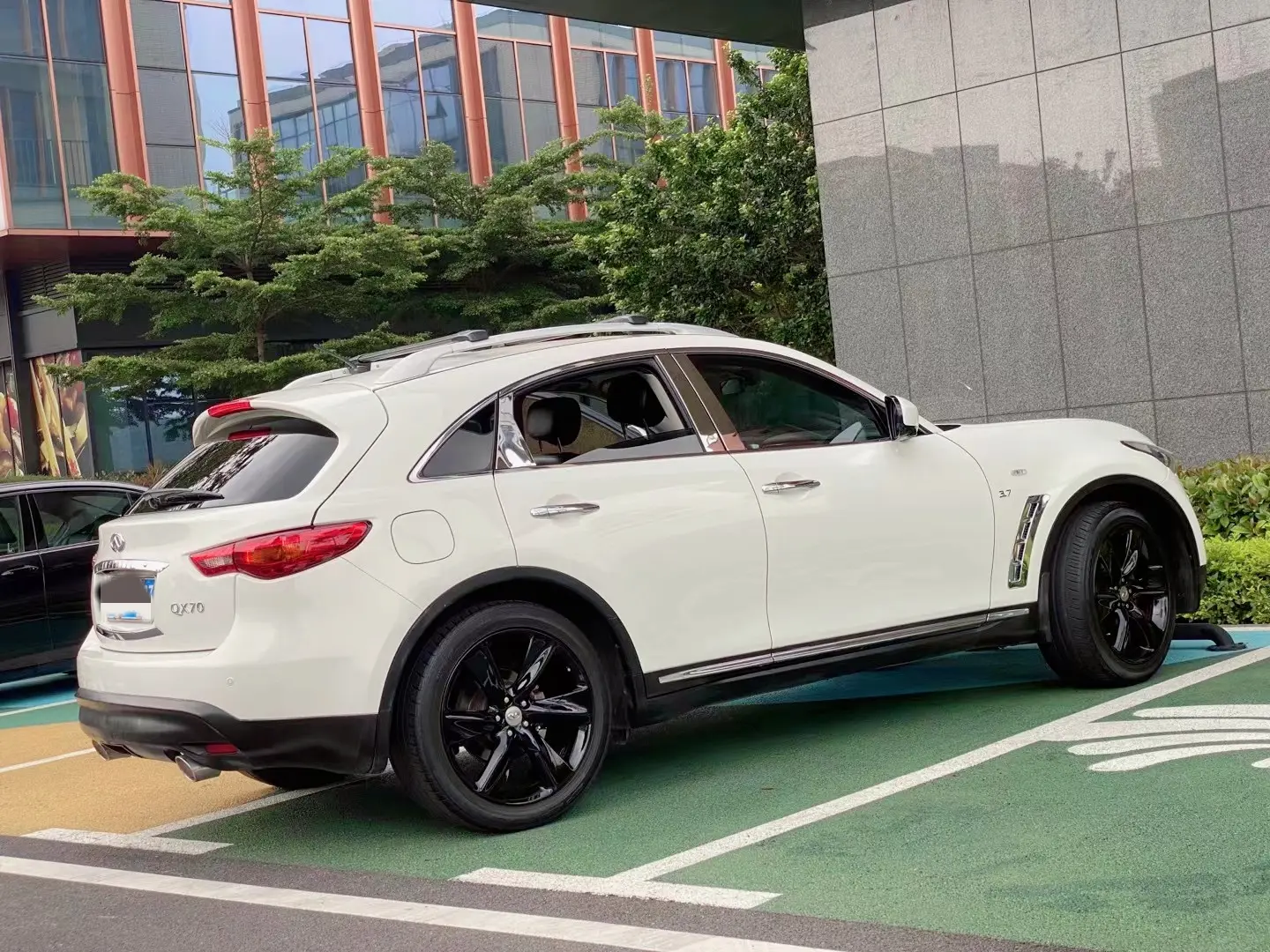 Infiniti QX70