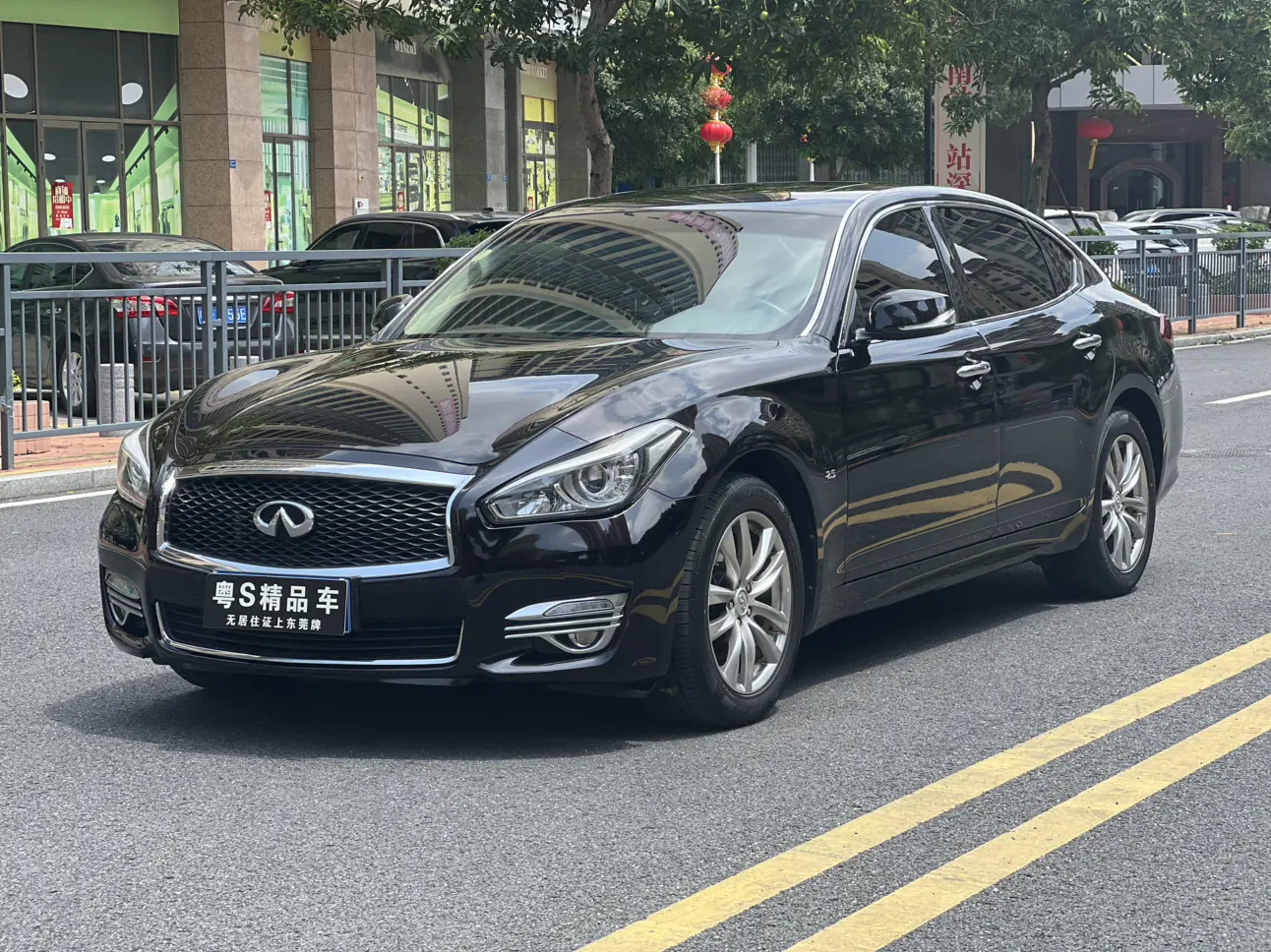 Infiniti Q70