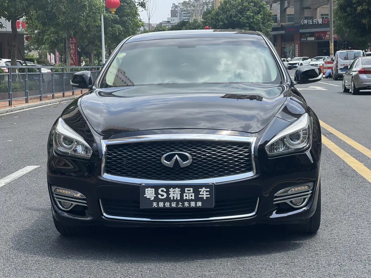 Infiniti Q70