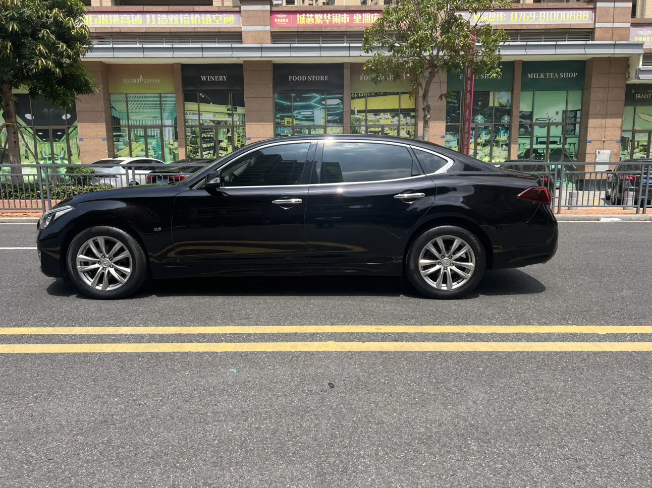 Infiniti Q70