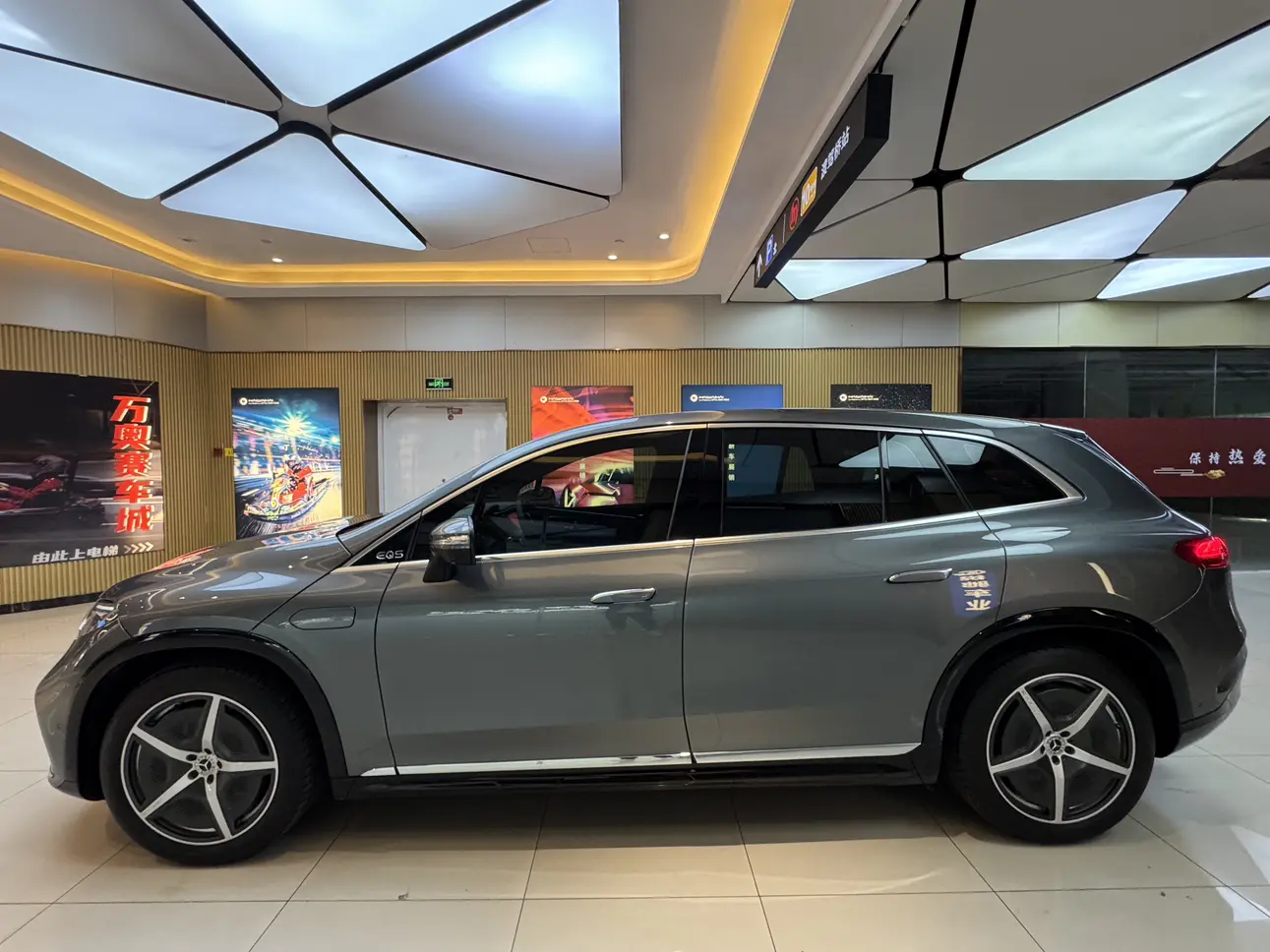 Mercedes-Benz EQS SUV