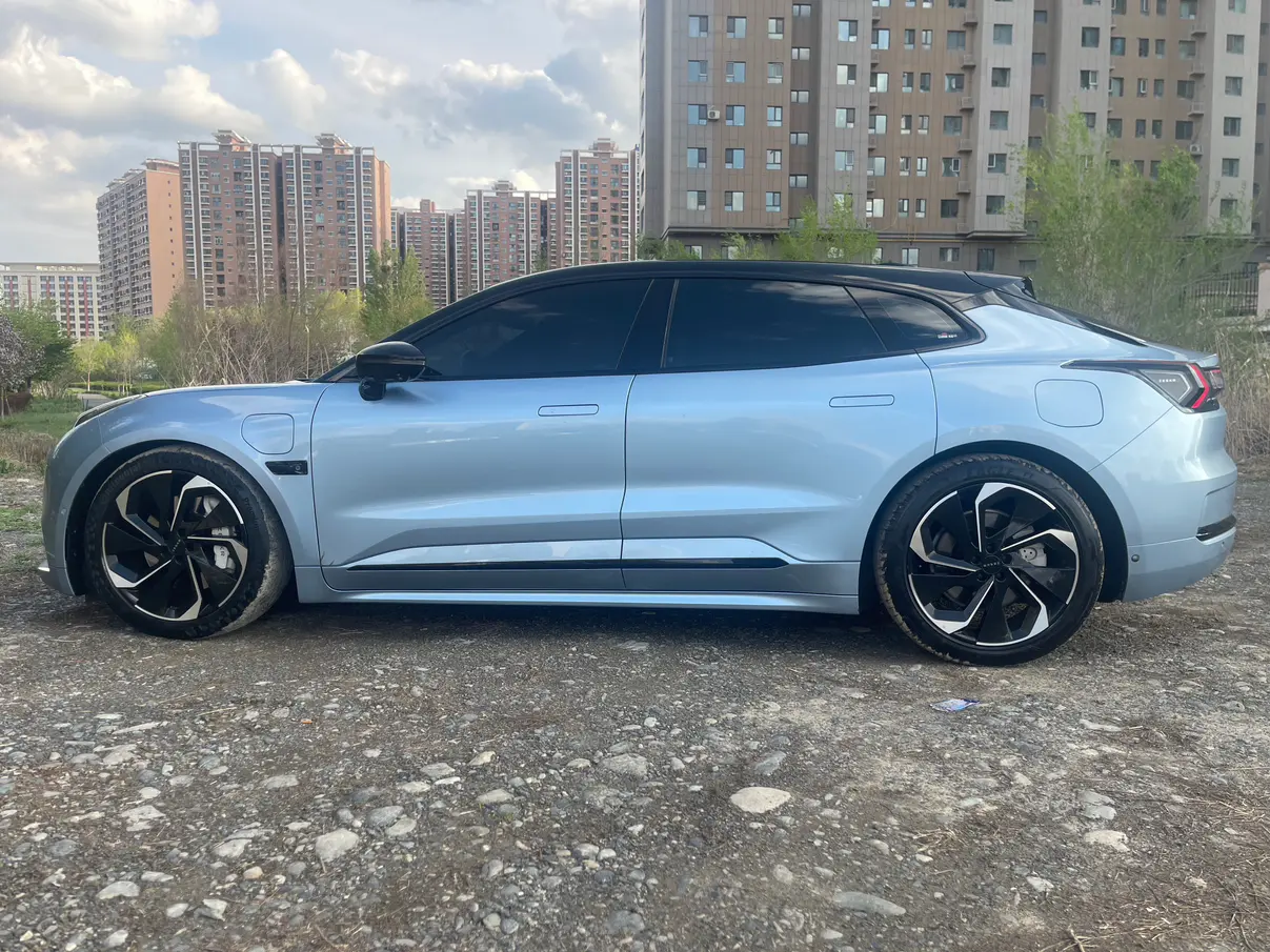ZEEKR 001