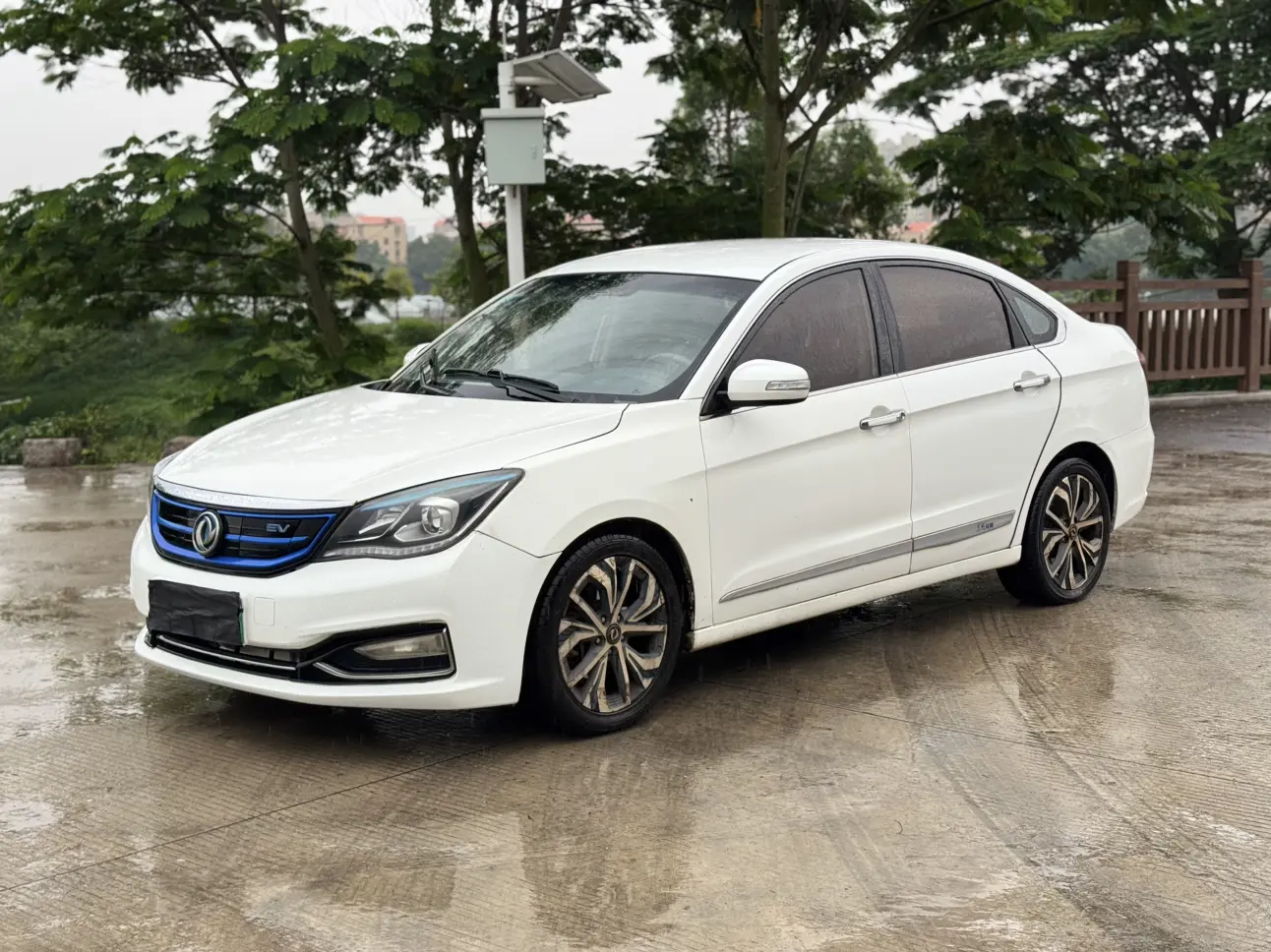 Dongfeng Fengshen E70