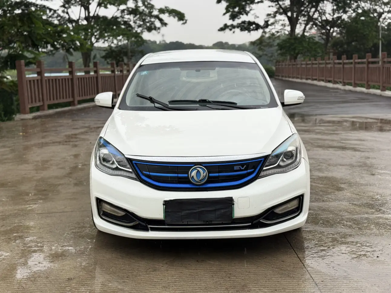 Dongfeng Fengshen E70
