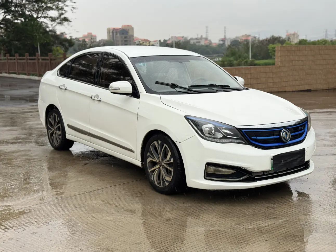 Dongfeng Fengshen E70
