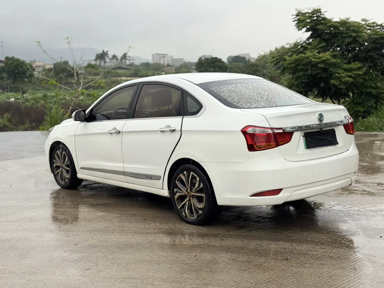 Dongfeng Fengshen E70