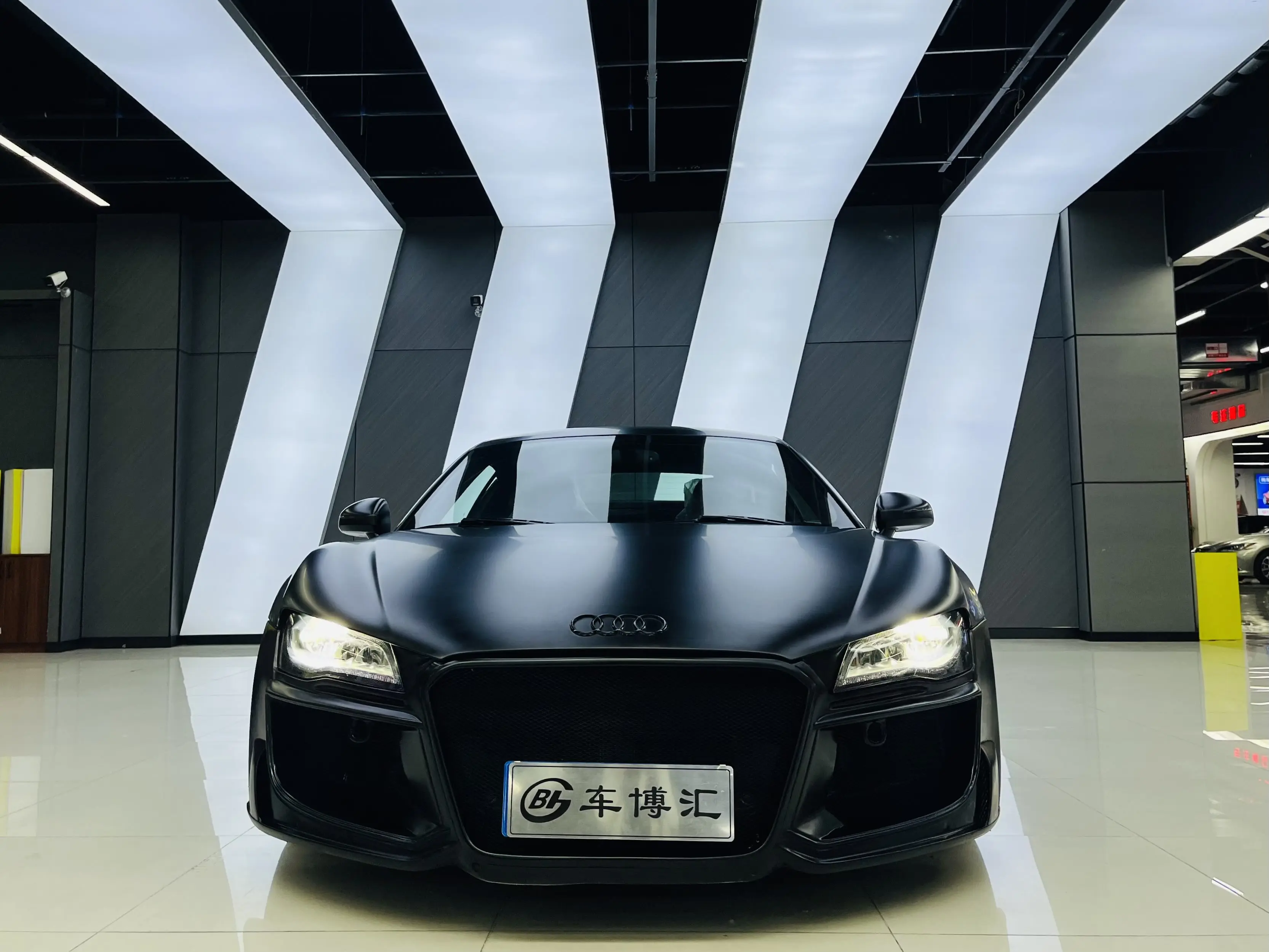 Audi R8