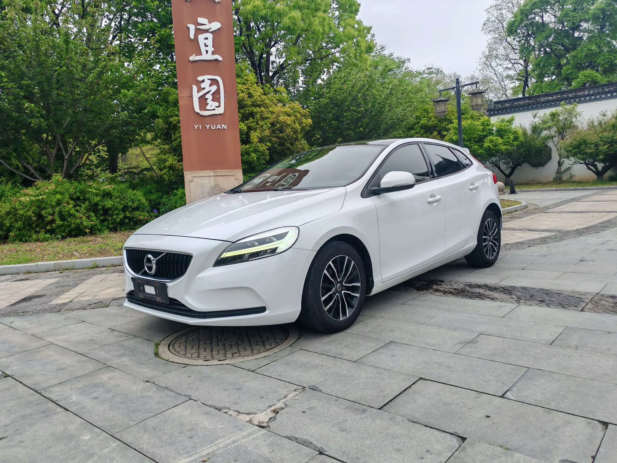 Volvo V40