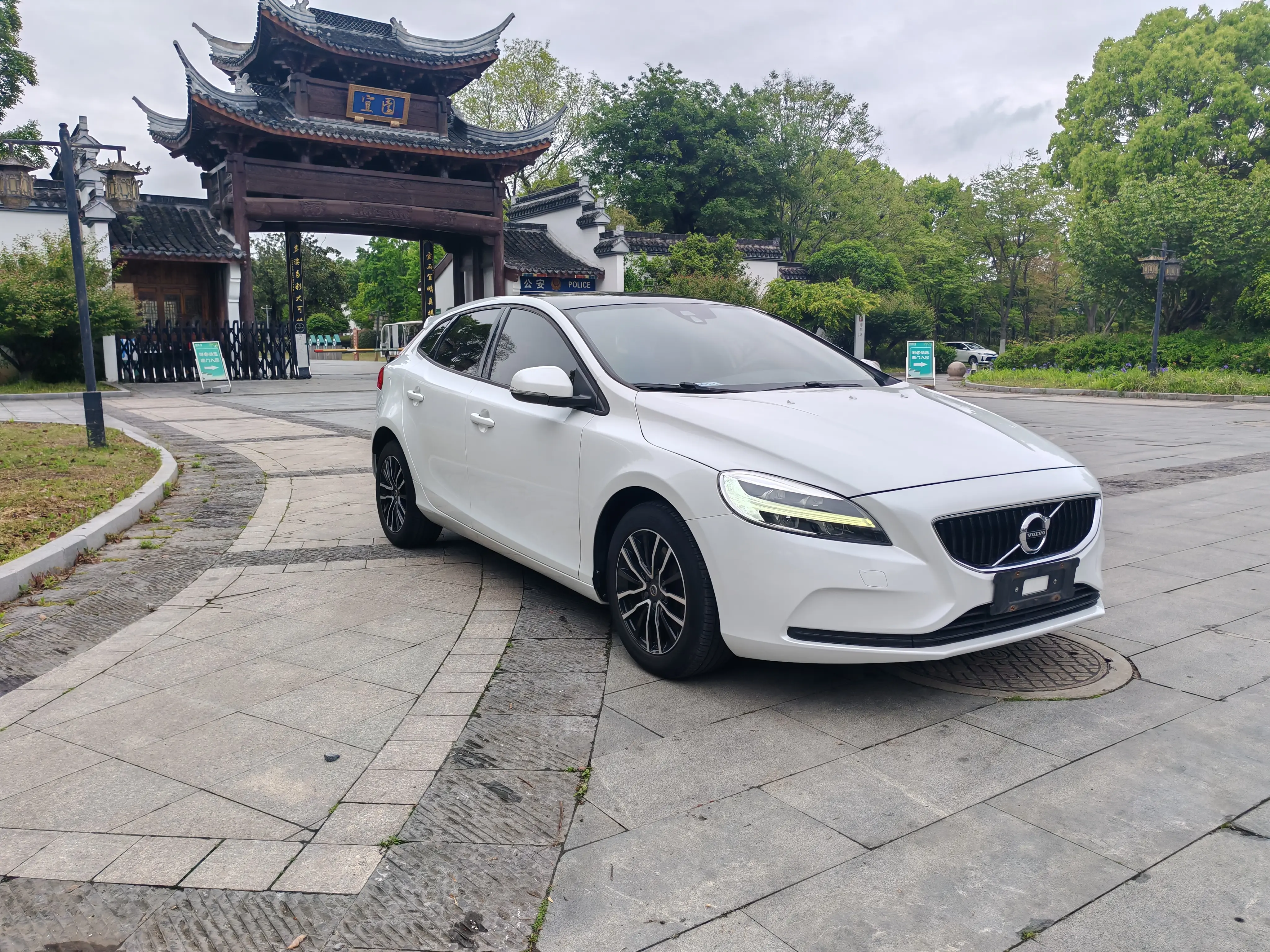 Volvo V40