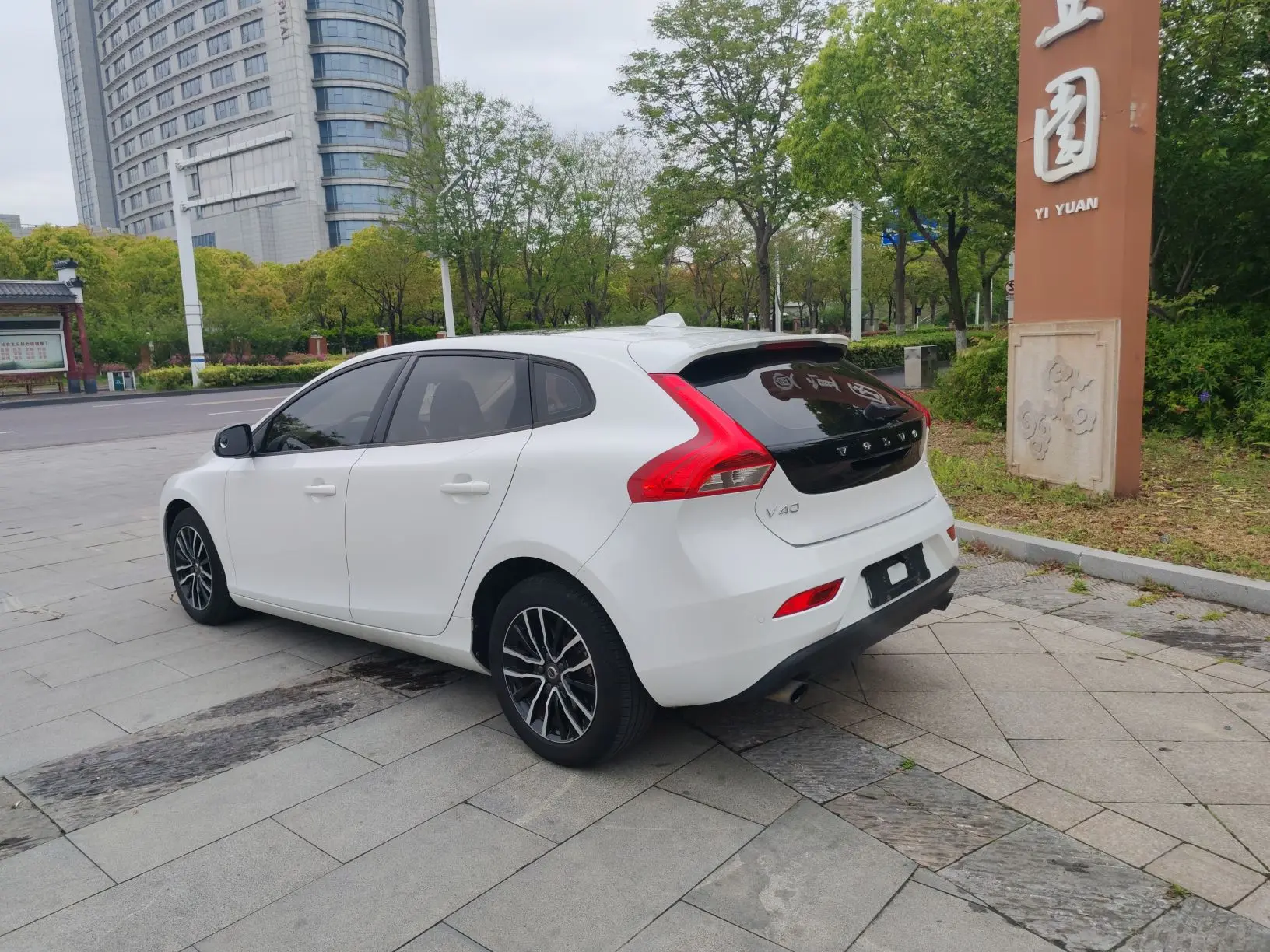 Volvo V40