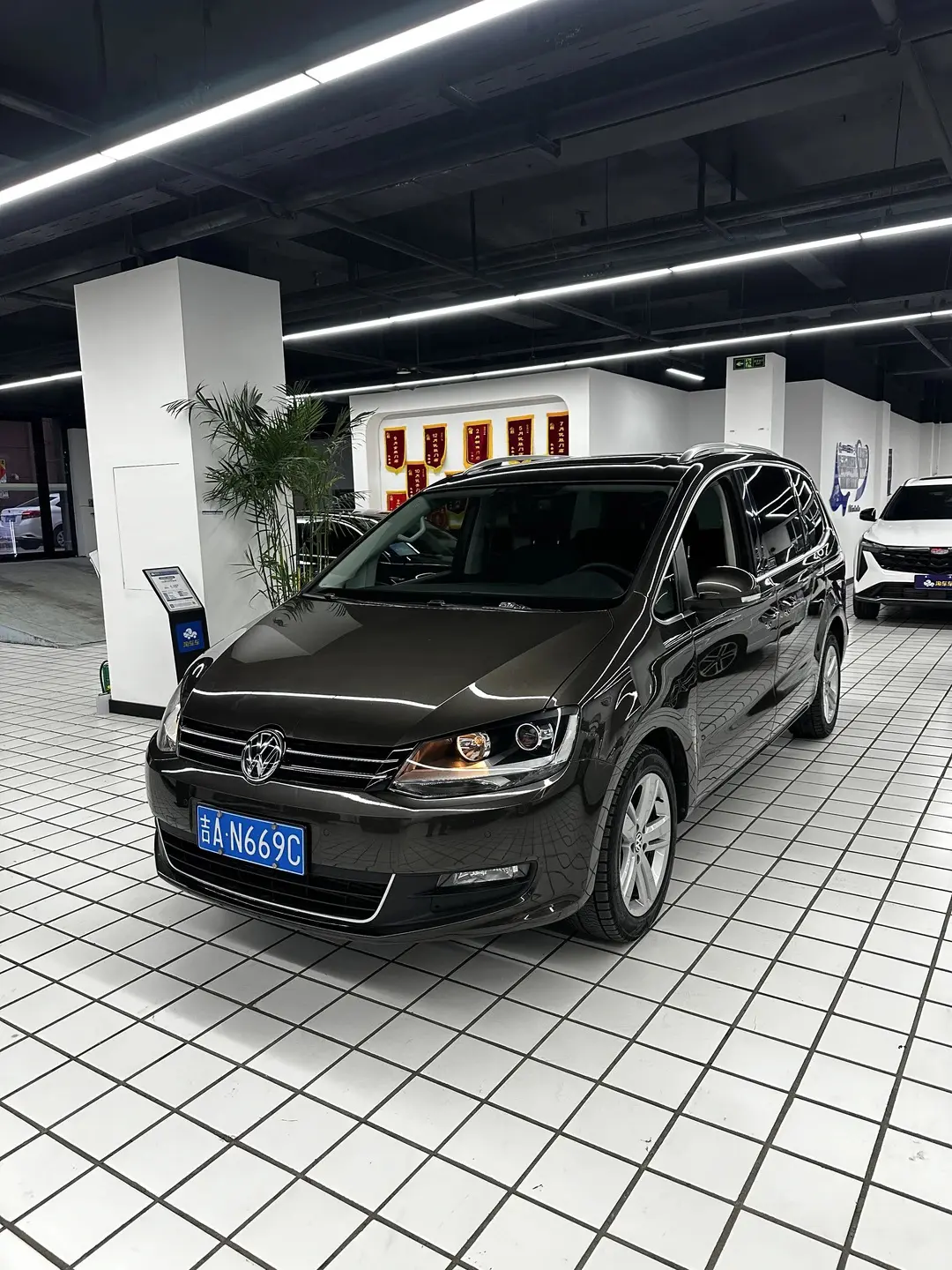 Volkswagen Sharon