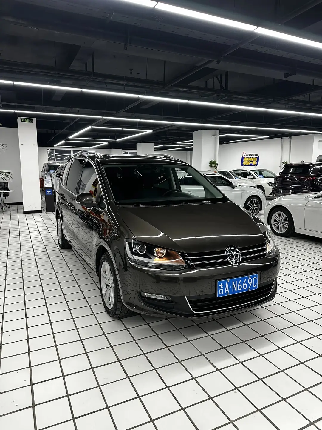 Volkswagen Sharon