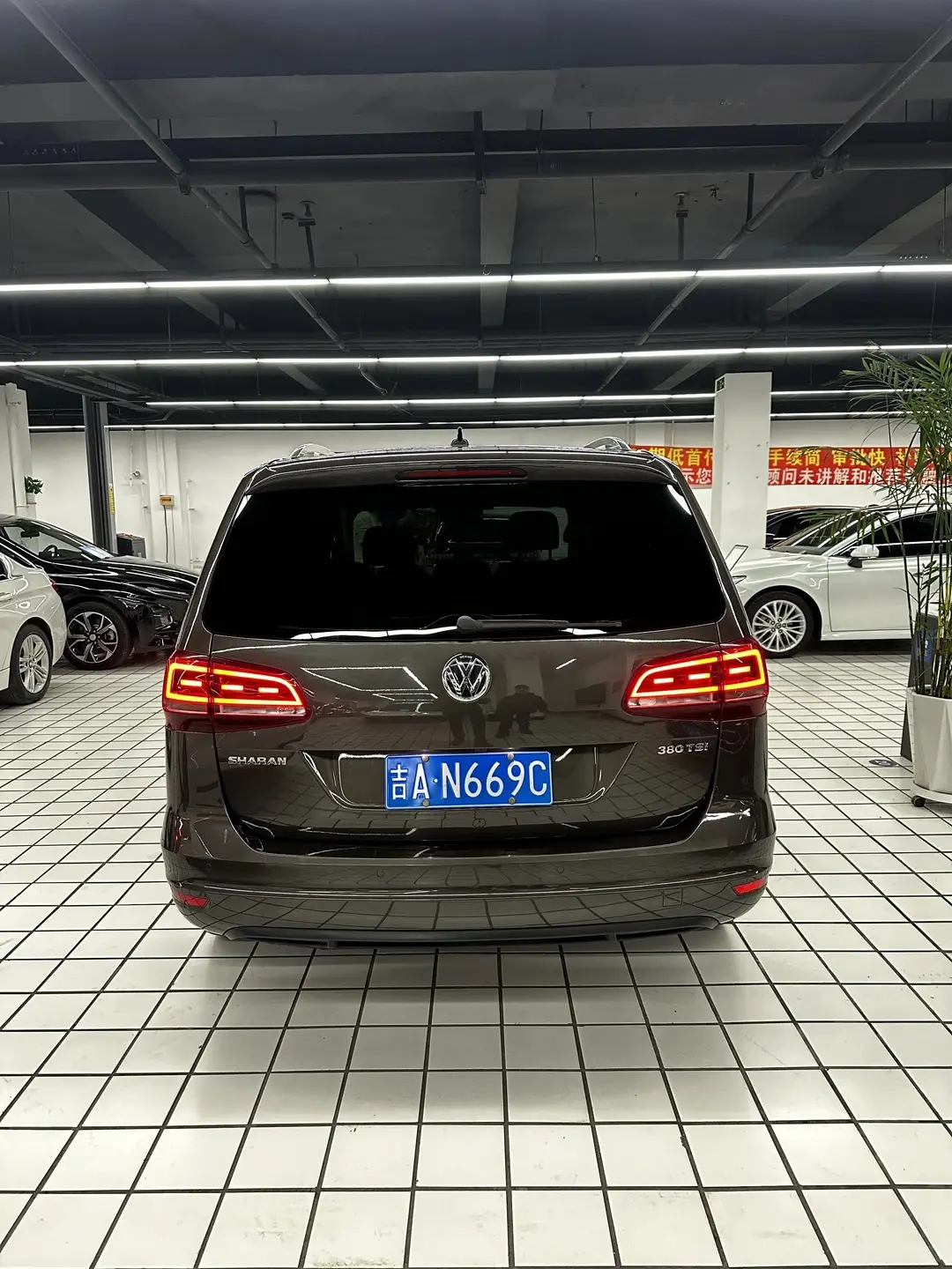 Volkswagen Sharon