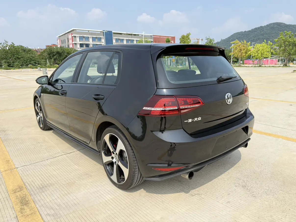 Volkswagen Golf GTI