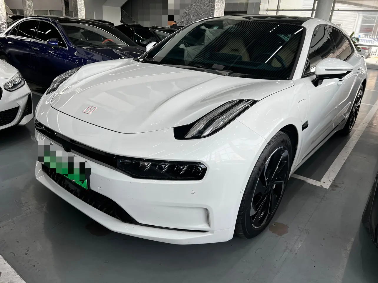 ZEEKR 001