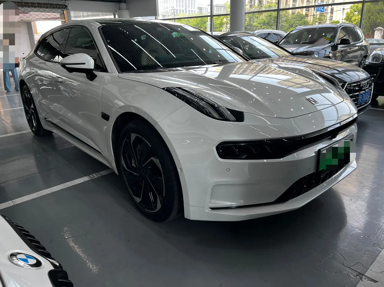 ZEEKR 001