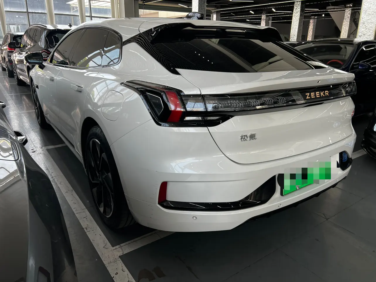 ZEEKR 001